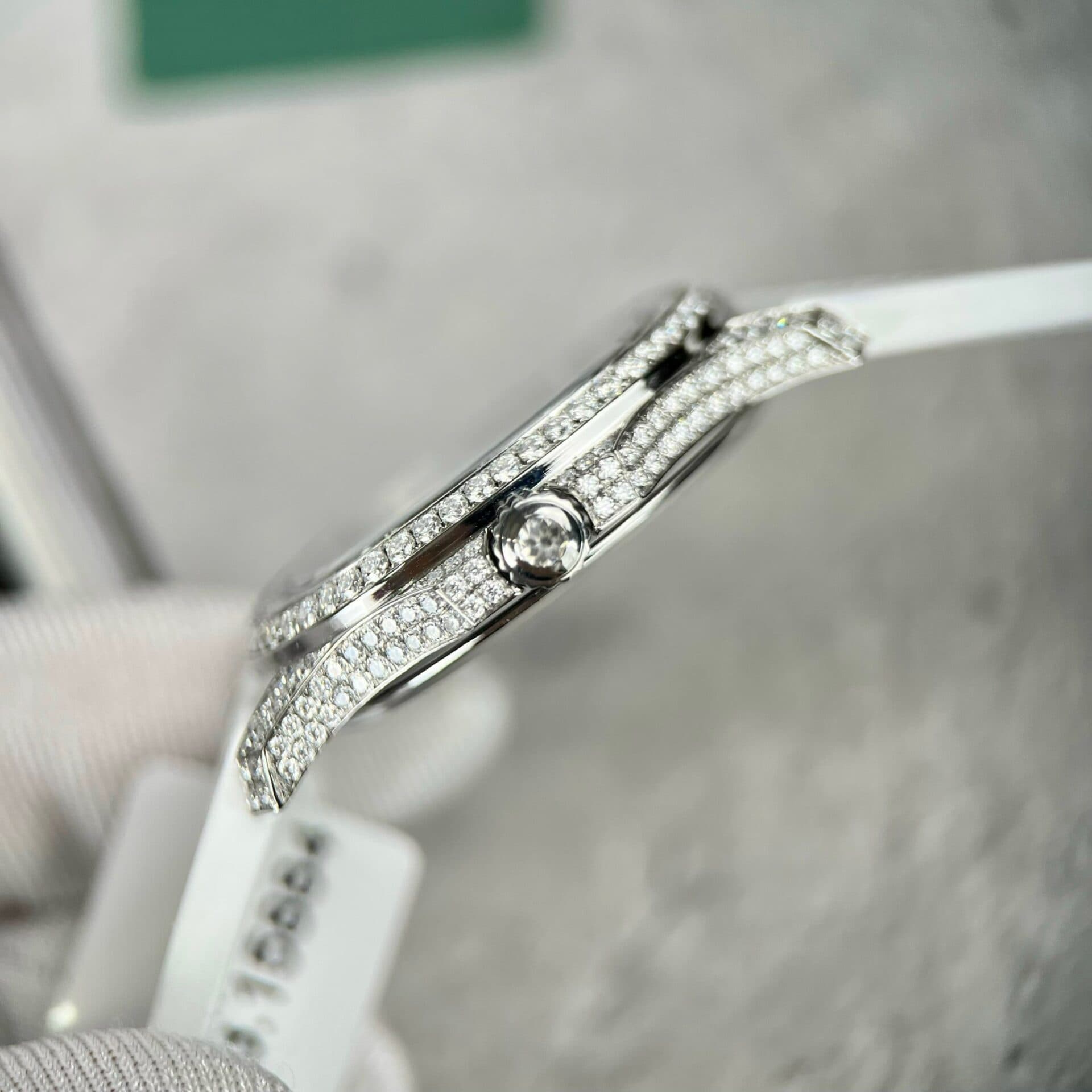 Dong-Ho-Patek-Philippe-Aquanaut-5069G-Do-Moissanite-Replica-11-PPF-7-1