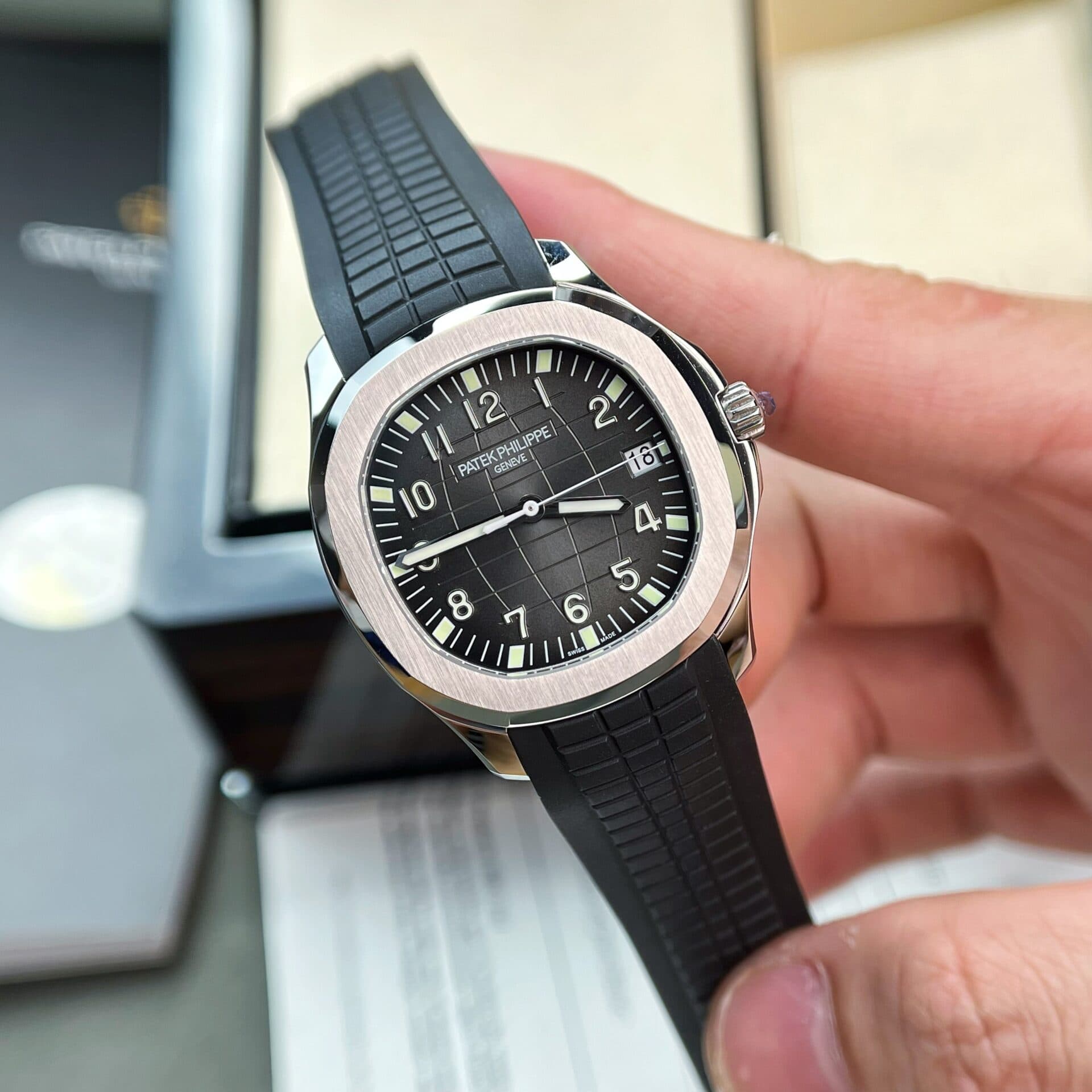 Dong-Ho-Patek-Philippe-Aquanaut-5167A-Mau-Den-3K-Factory-40mm-3-1
