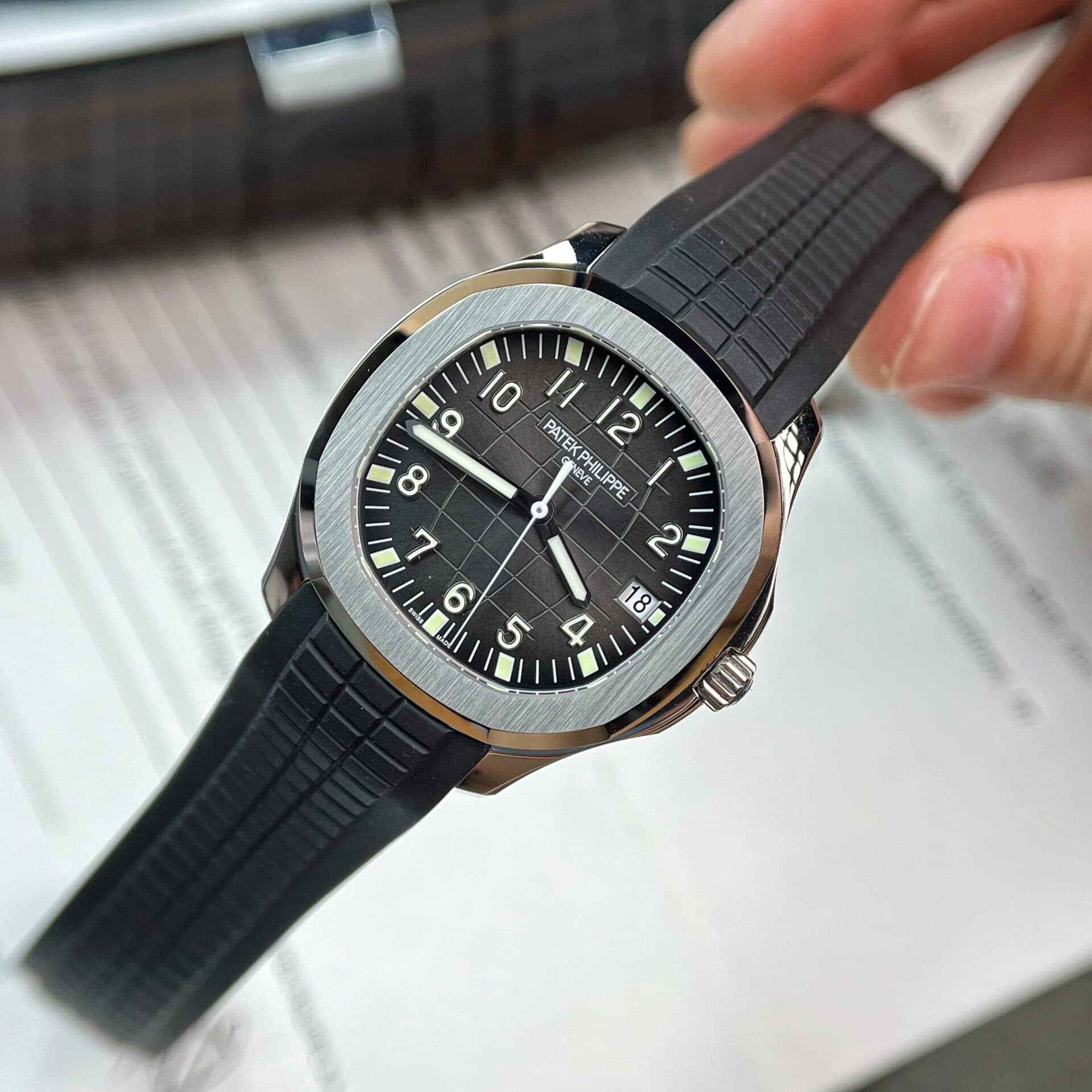 Dong-Ho-Patek-Philippe-Aquanaut-5167A-Mau-Den-3K-Factory-40mm-5-1