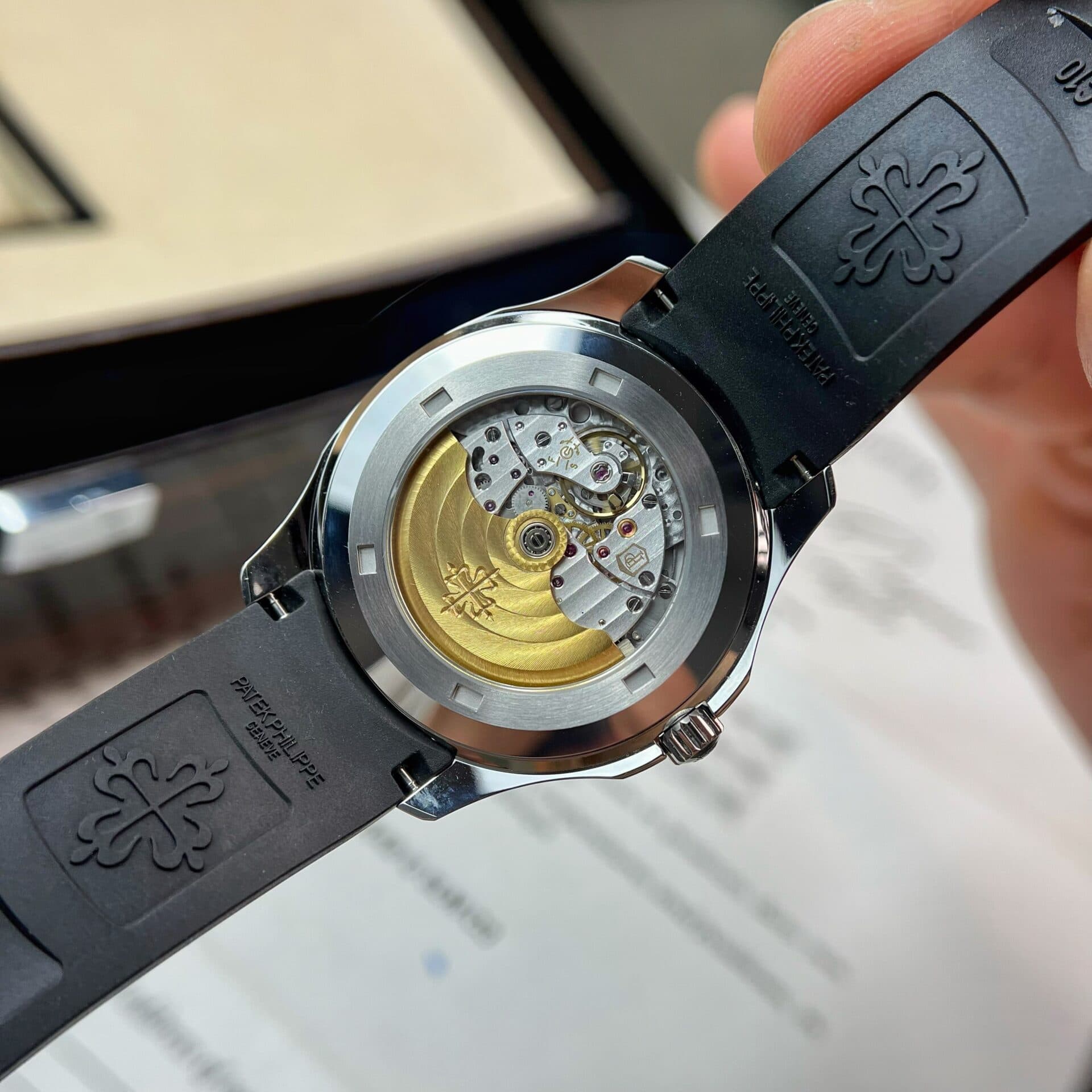 Dong-Ho-Patek-Philippe-Aquanaut-5167A-Mau-Den-3K-Factory-40mm-6-1