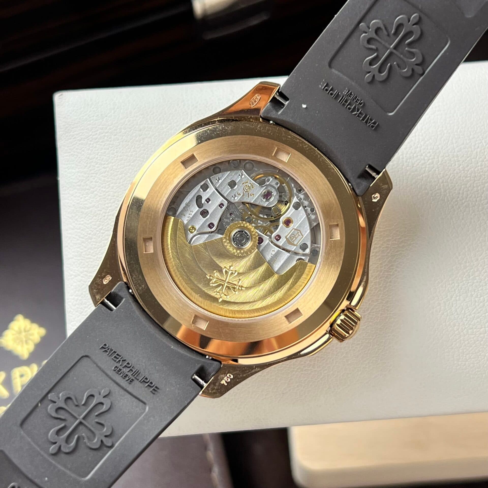 Dong-Ho-Patek-Philippe-Aquanaut-5167R-Replica-11-3K-Factory-40mm-2-scaled-1
