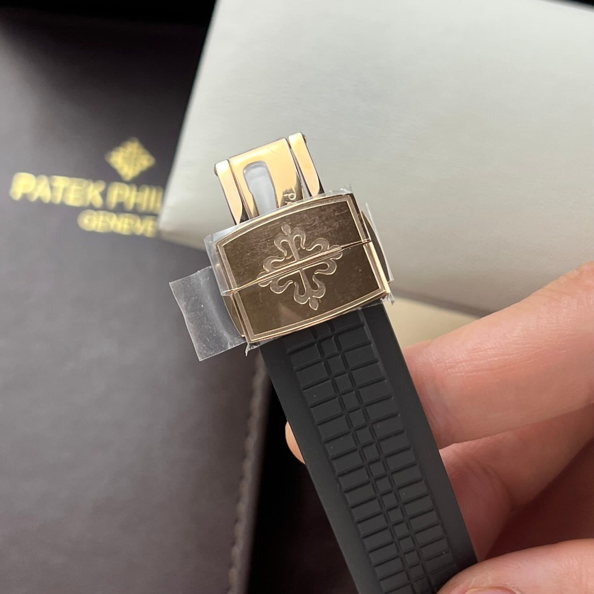 Dong-Ho-Patek-Philippe-Aquanaut-5167R-Replica-11-3K-Factory-40mm-5-scaled-1
