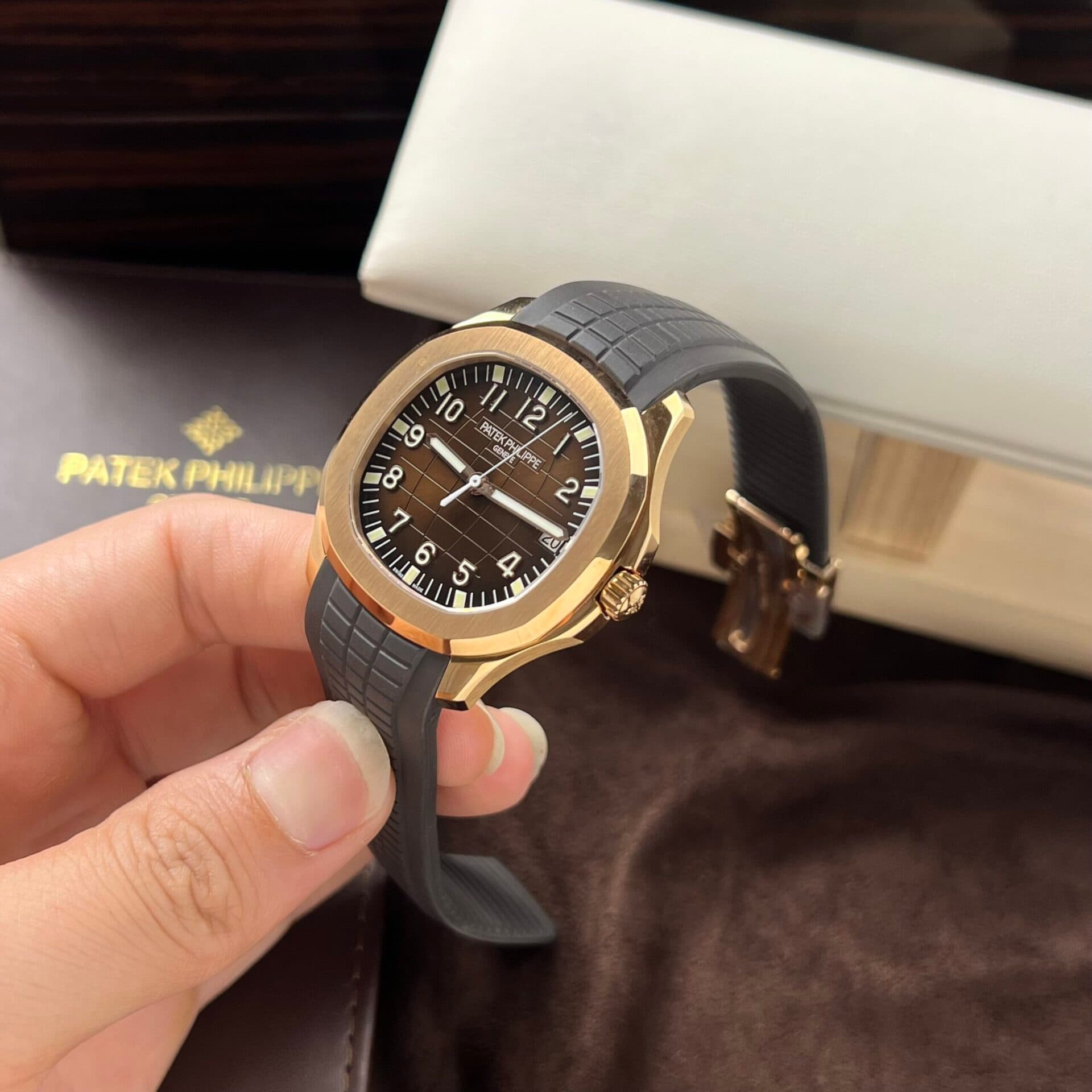 Dong-Ho-Patek-Philippe-Aquanaut-5167R-Replica-11-3K-Factory-40mm-7-scaled-1
