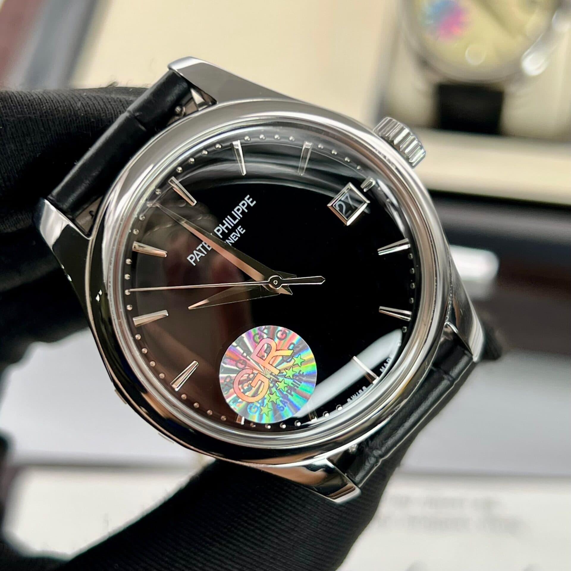 Dong-Ho-Patek-Philippe-Calatava-5227G-Fake-Cao-Cap-GRF-39mm-1-scaled-1
