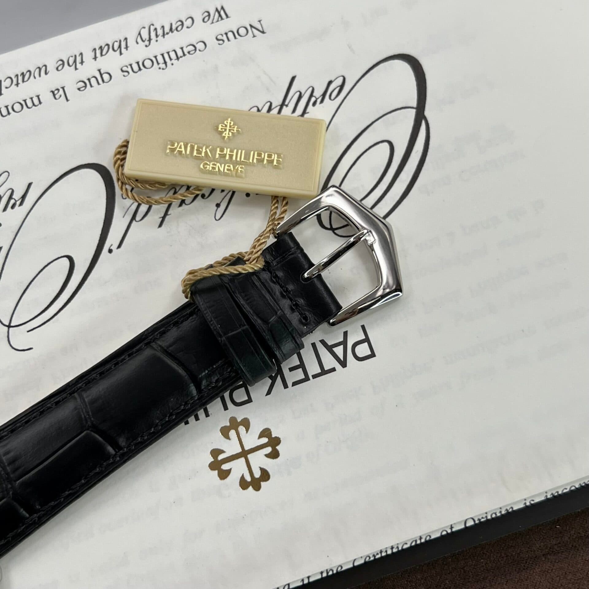 Dong-Ho-Patek-Philippe-Calatava-5227G-Fake-Cao-Cap-GRF-39mm-2-scaled-1