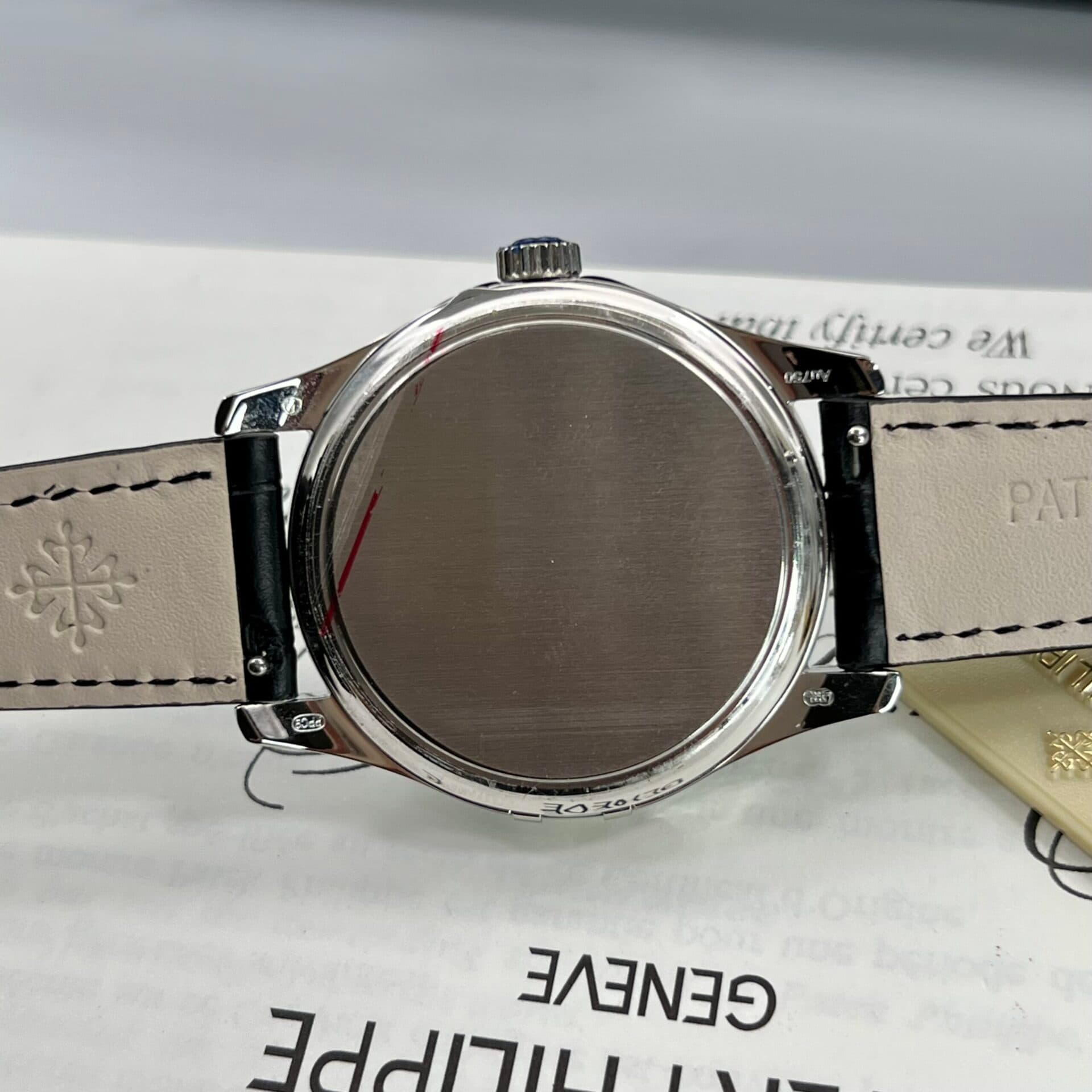 Dong-Ho-Patek-Philippe-Calatava-5227G-Fake-Cao-Cap-GRF-39mm-6-scaled-1