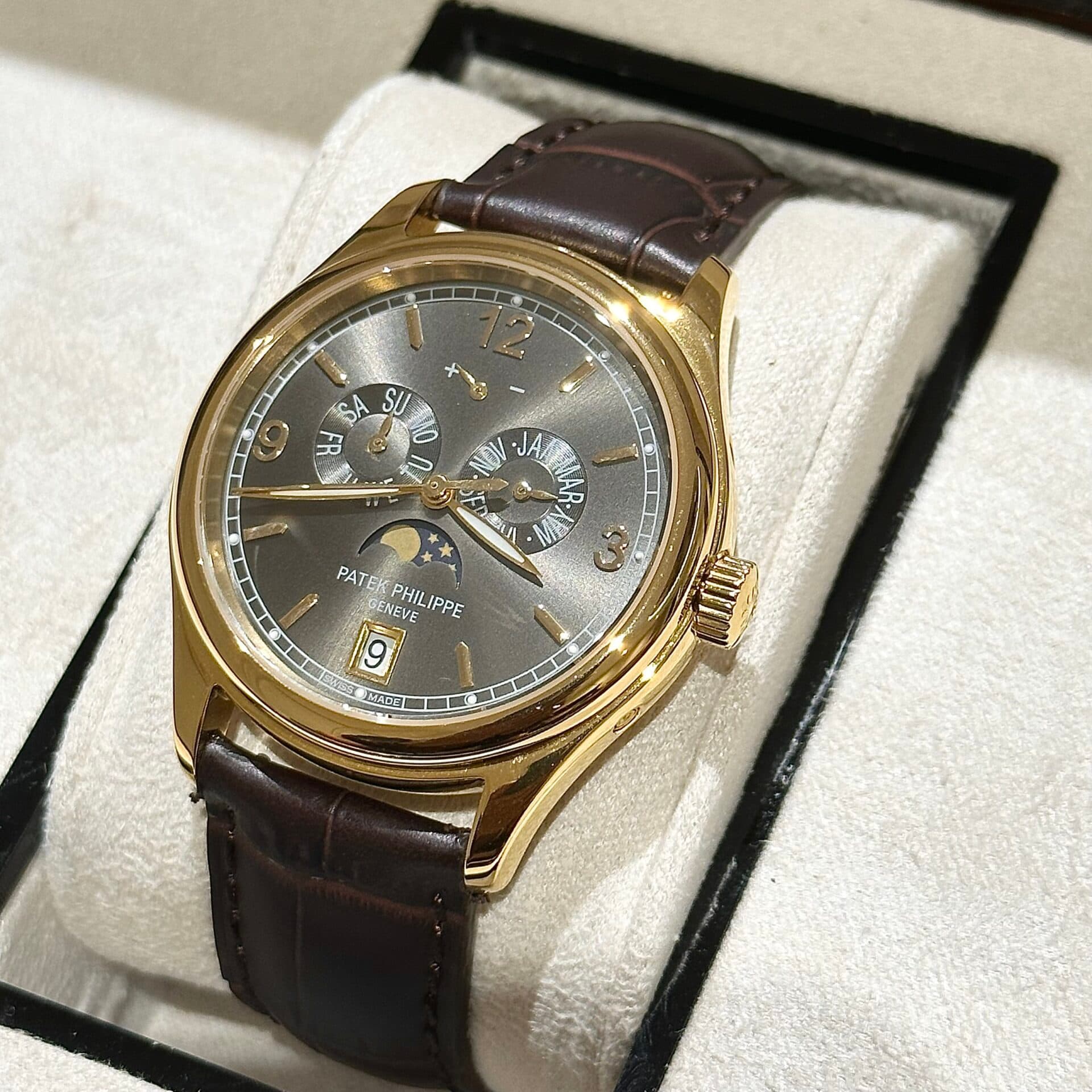 Dong-Ho-Patek-Philippe-Complications-5146J-Replica-11-39mm-4-1