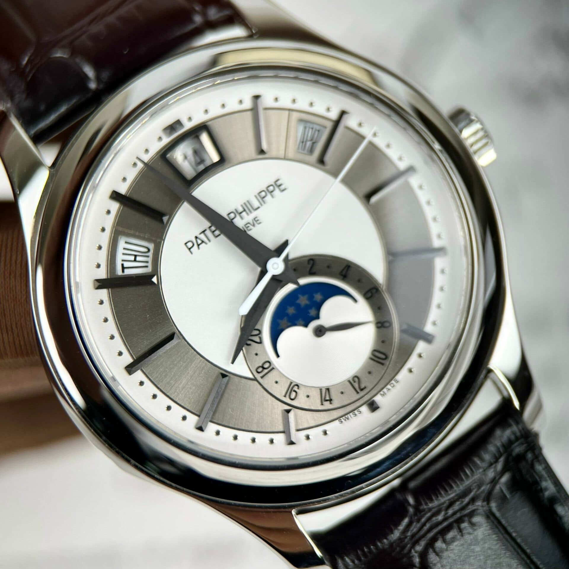 Dong-Ho-Patek-Philippe-Complications-5205G-Replica-Cao-Cap-40mm-4-1
