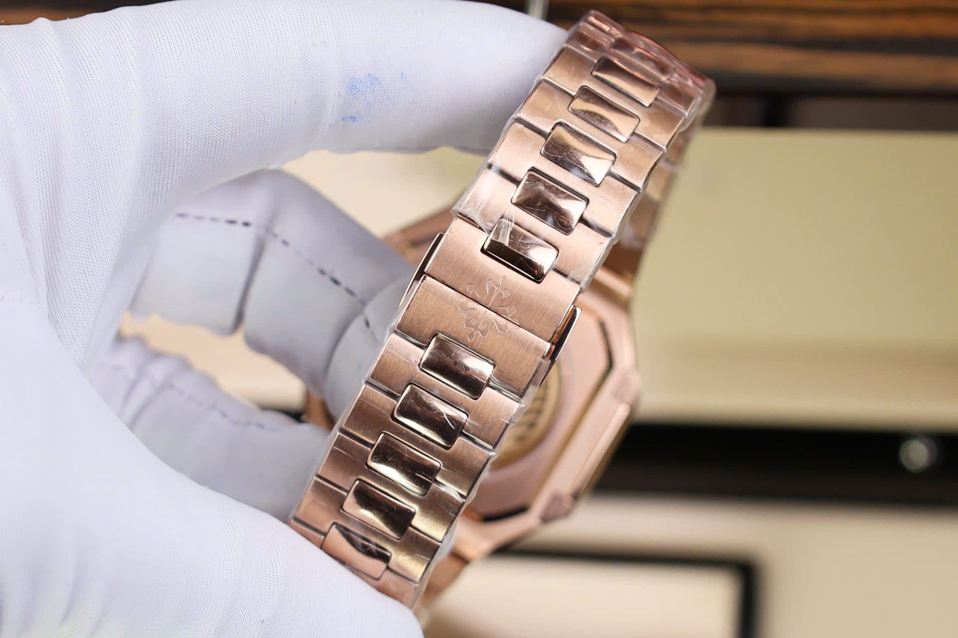 Dong-Ho-Patek-Philippe-Cubitus-5821-Mat-Trang-Rep-Cao-Cap-Xuong-TW-45mm-2-1