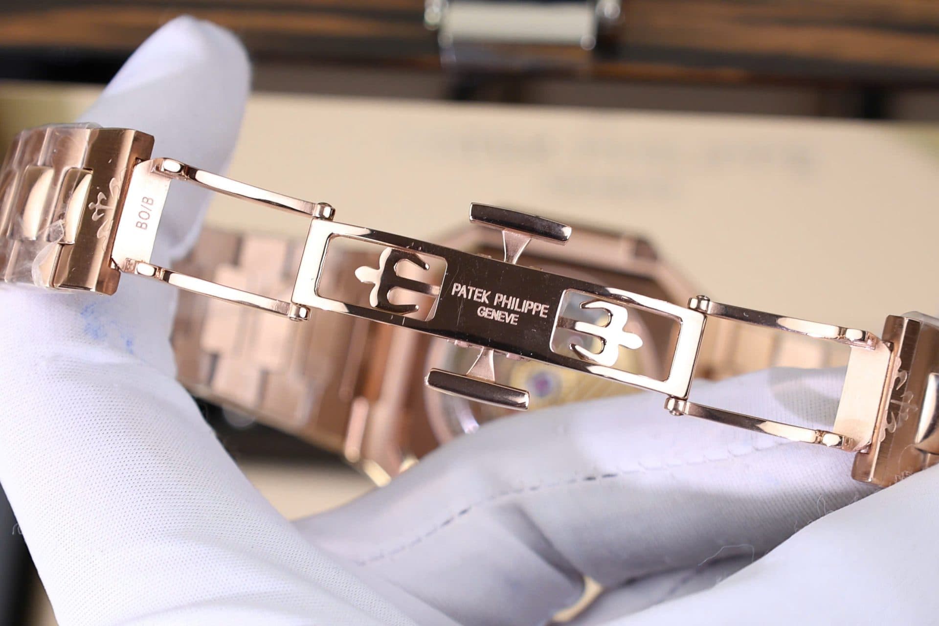 Dong-Ho-Patek-Philippe-Cubitus-5821-Mat-Trang-Rep-Cao-Cap-Xuong-TW-45mm-7-1
