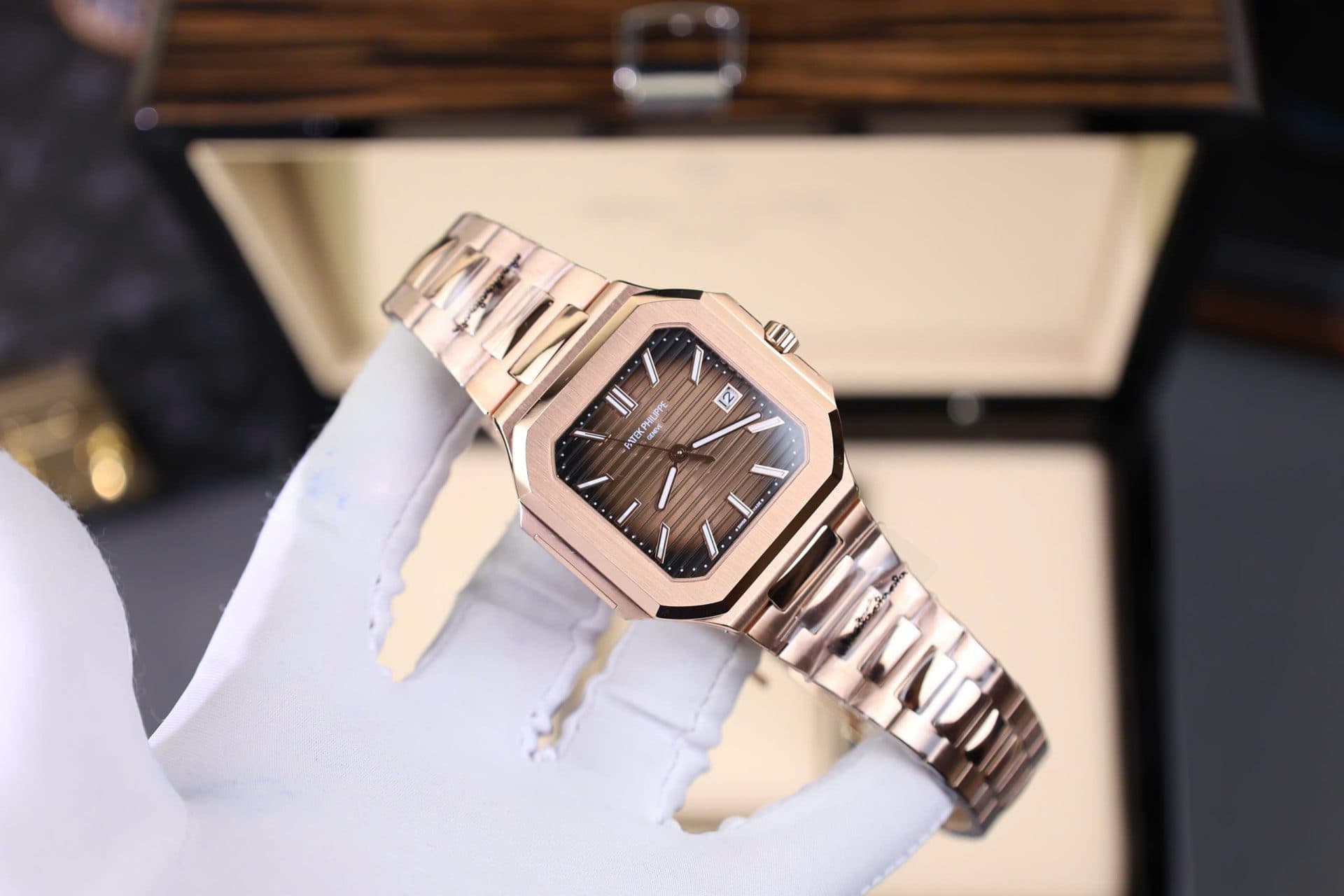 Dong-Ho-Patek-Philippe-Cubitus-5821-Rep-11-Ma-Vang-Hong-Mat-Chocolate-1-1