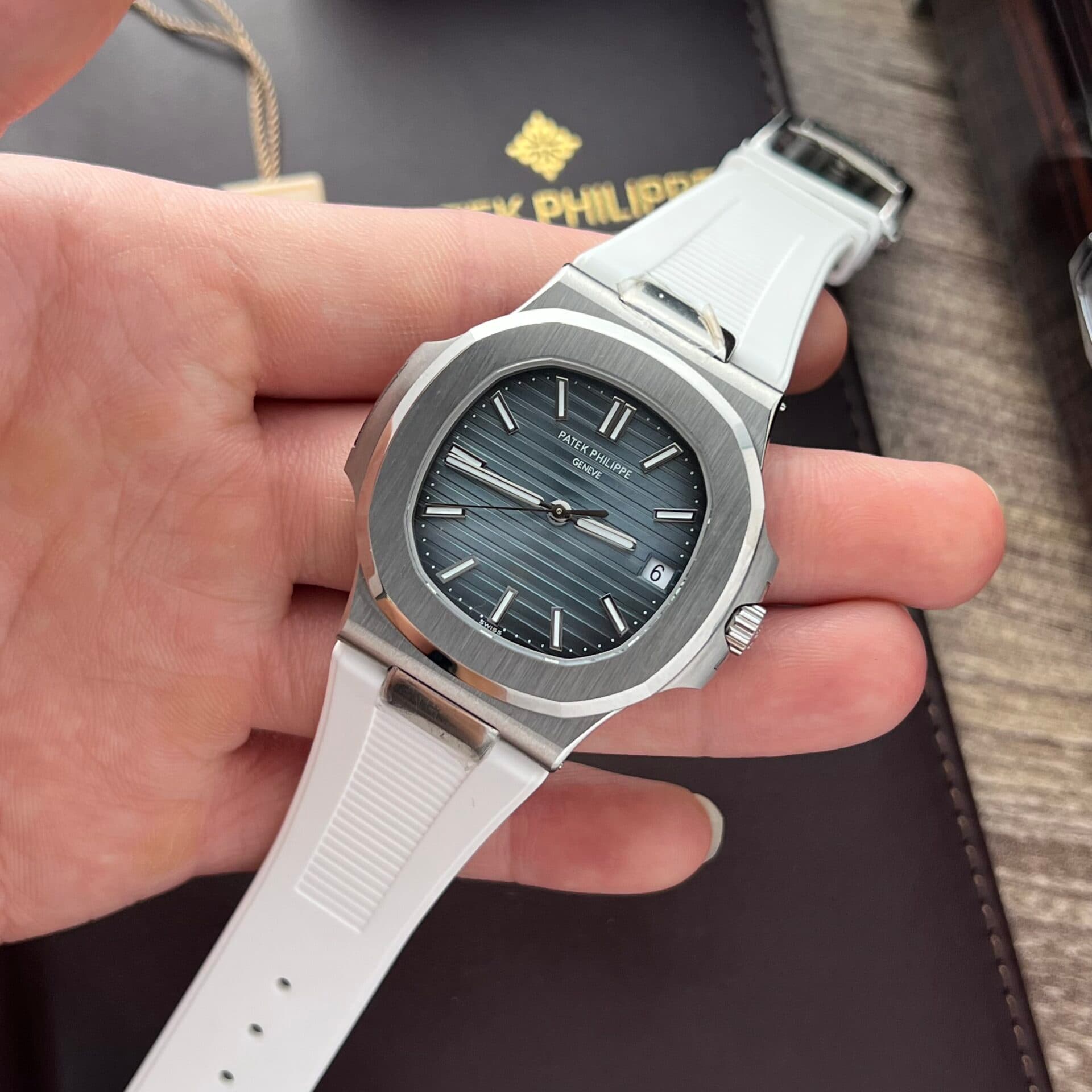 Dong-Ho-Patek-Philippe-Nautilus-5711-Day-Cao-Su-Trang-3K-Factory-40mm-7-1