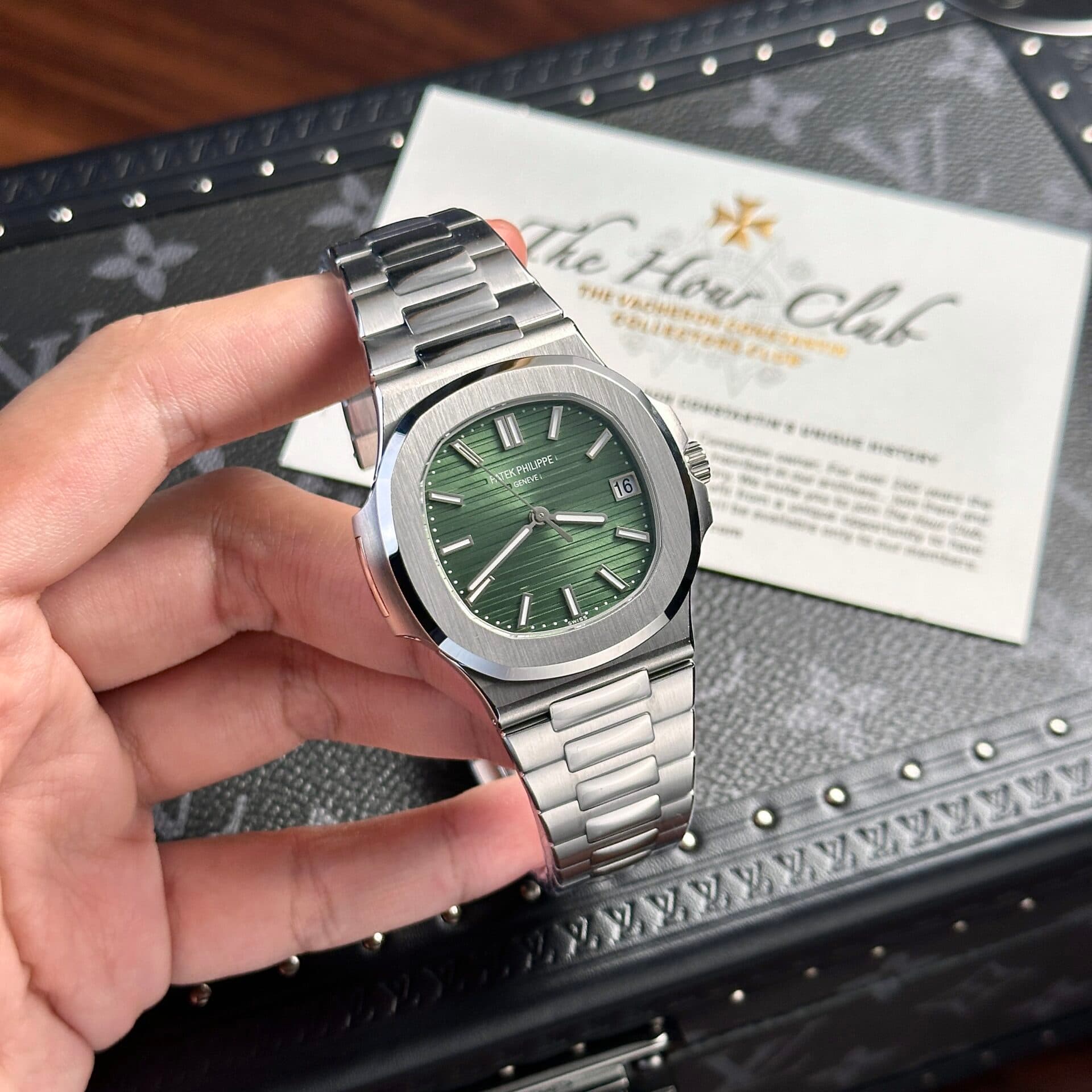 Dong-Ho-Patek-Philippe-Nautilus-5711-Green-Dial-Replica-11-Nha-May-3K-40mm-3-1