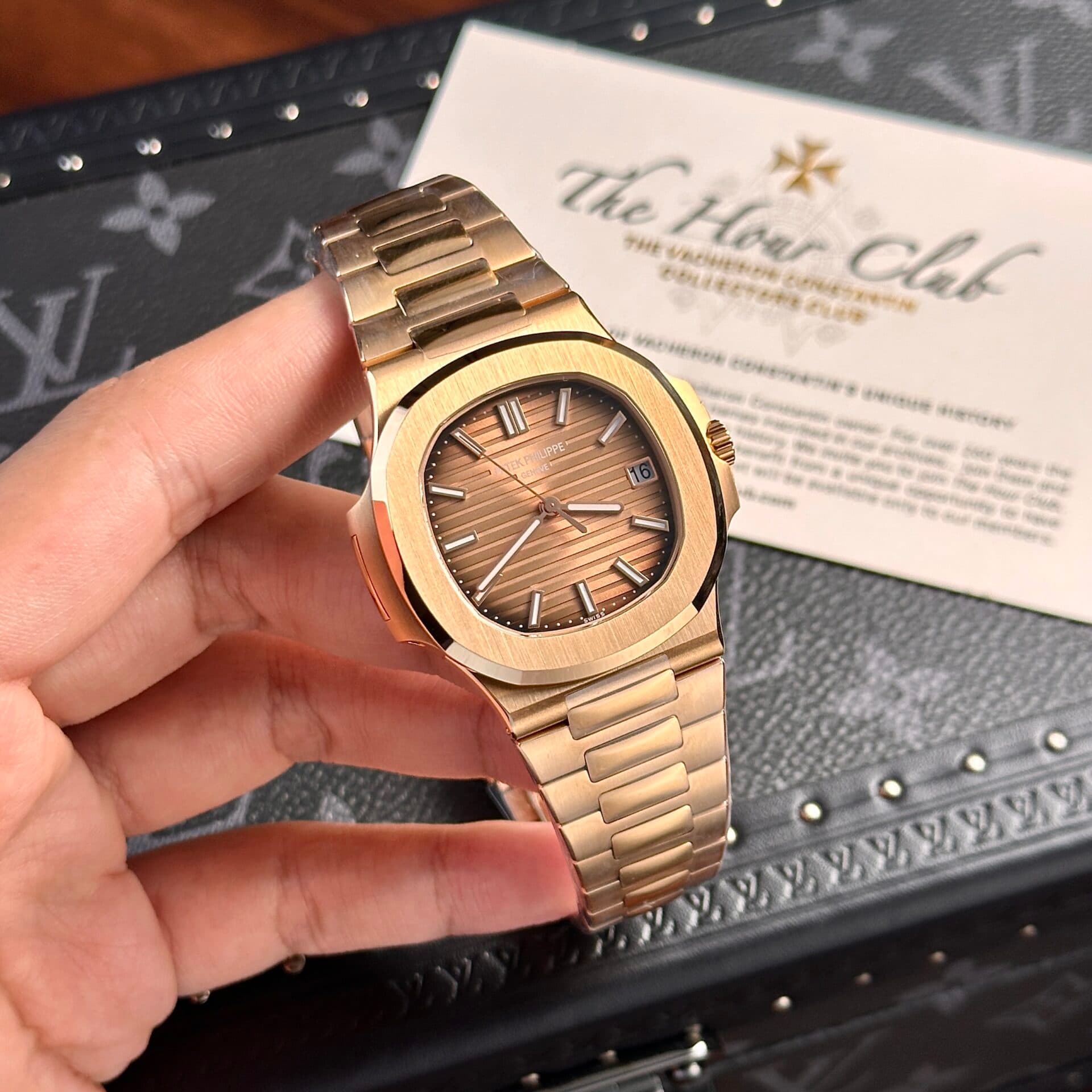 Dong-Ho-Patek-Philippe-Nautilus-5711-Mat-Nau-Vo-Vang-Hong-3K-Factory-40mm-3-1