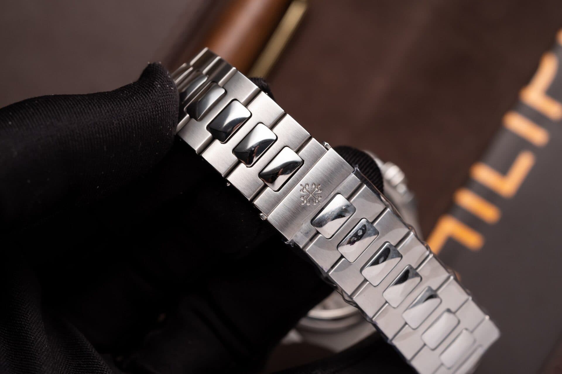 Dong-Ho-Patek-Philippe-Nautilus-5712-Replica-11-PPF-V2-Full-Chuc-Nang-4-1