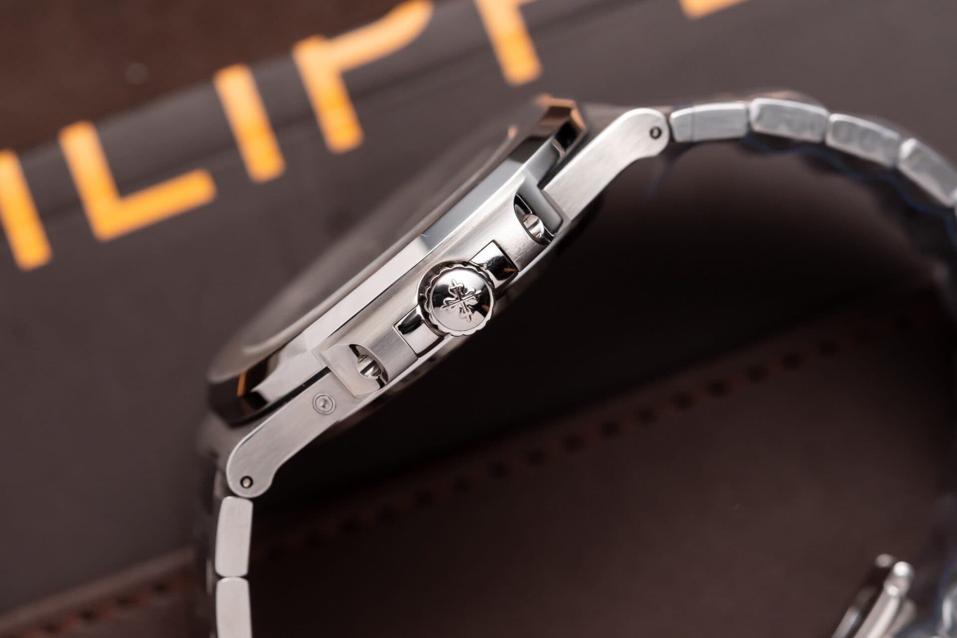 Dong-Ho-Patek-Philippe-Nautilus-5712-Replica-11-PPF-V2-Full-Chuc-Nang-5-1