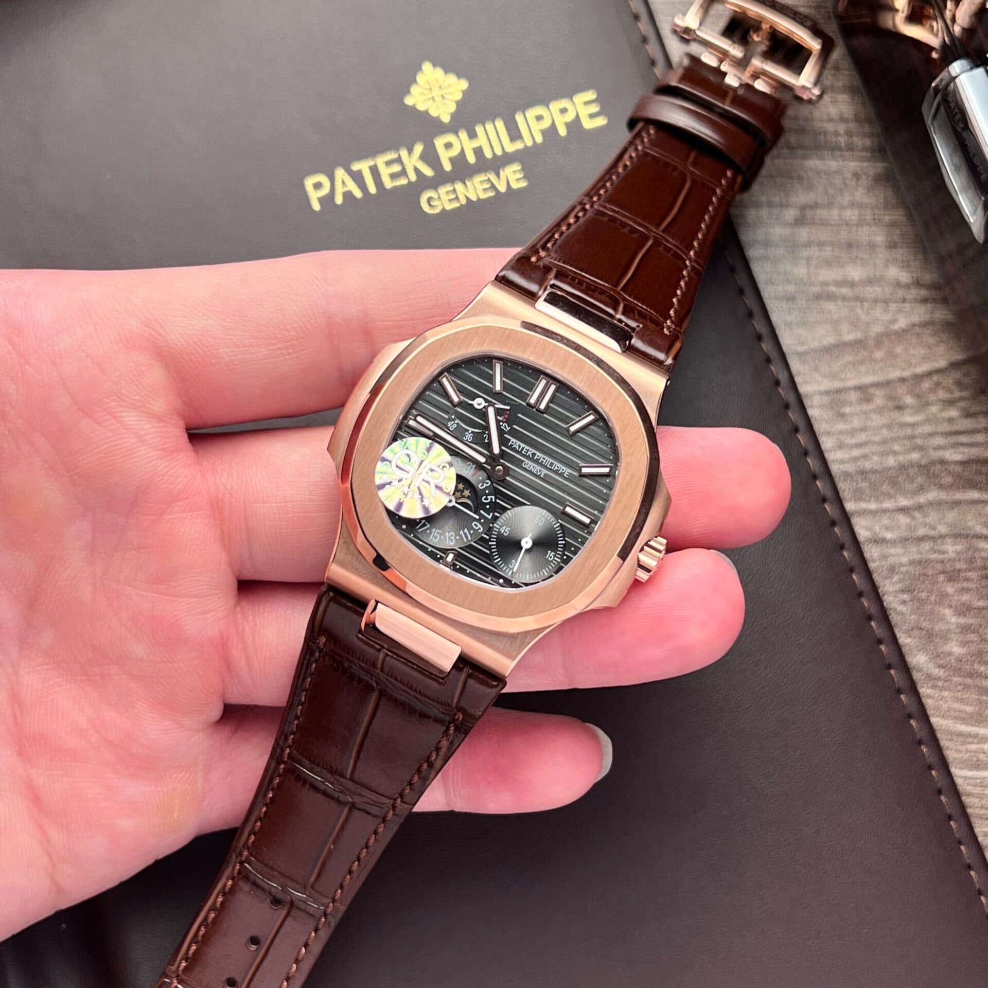 Dong-Ho-Patek-Philippe-Nautilus-5712R-Rep-11-Day-Da-GRF-4-scaled-1
