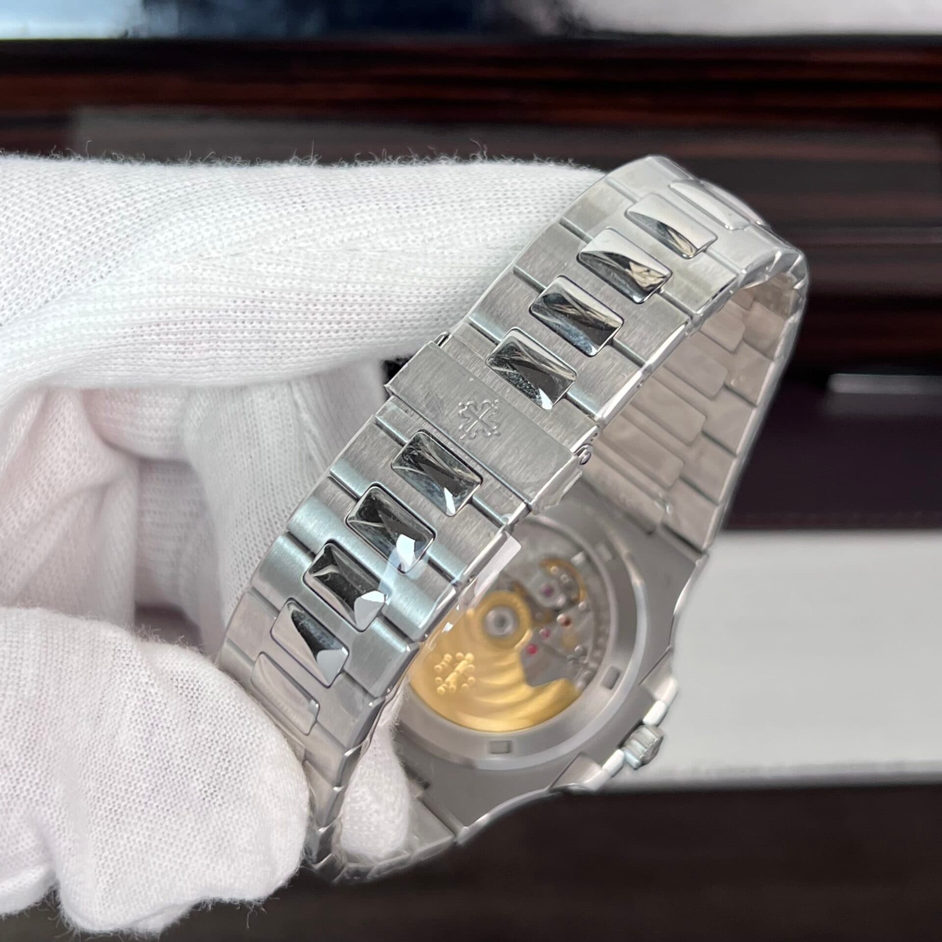 Dong-Ho-Patek-Philippe-Nautilus-5723-Rep-11-Dinh-Da-Blue-Dial-40mm-7-2