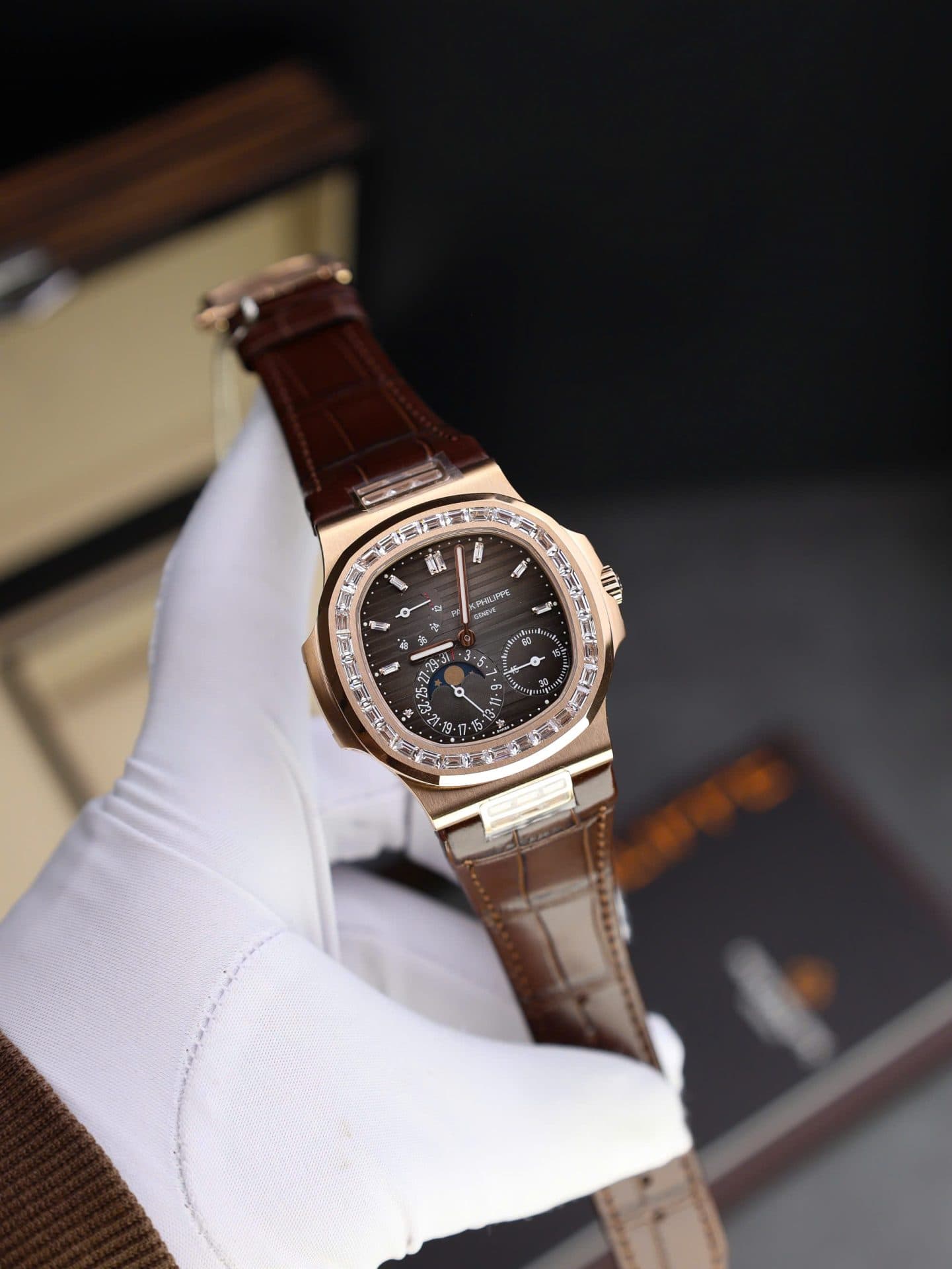 Dong-Ho-Patek-Philippe-Nautilus-5724-Rep-11-Ma-Vang-Hong-Chay-Full-Chuc-Nang-PPF-40mm-1-1