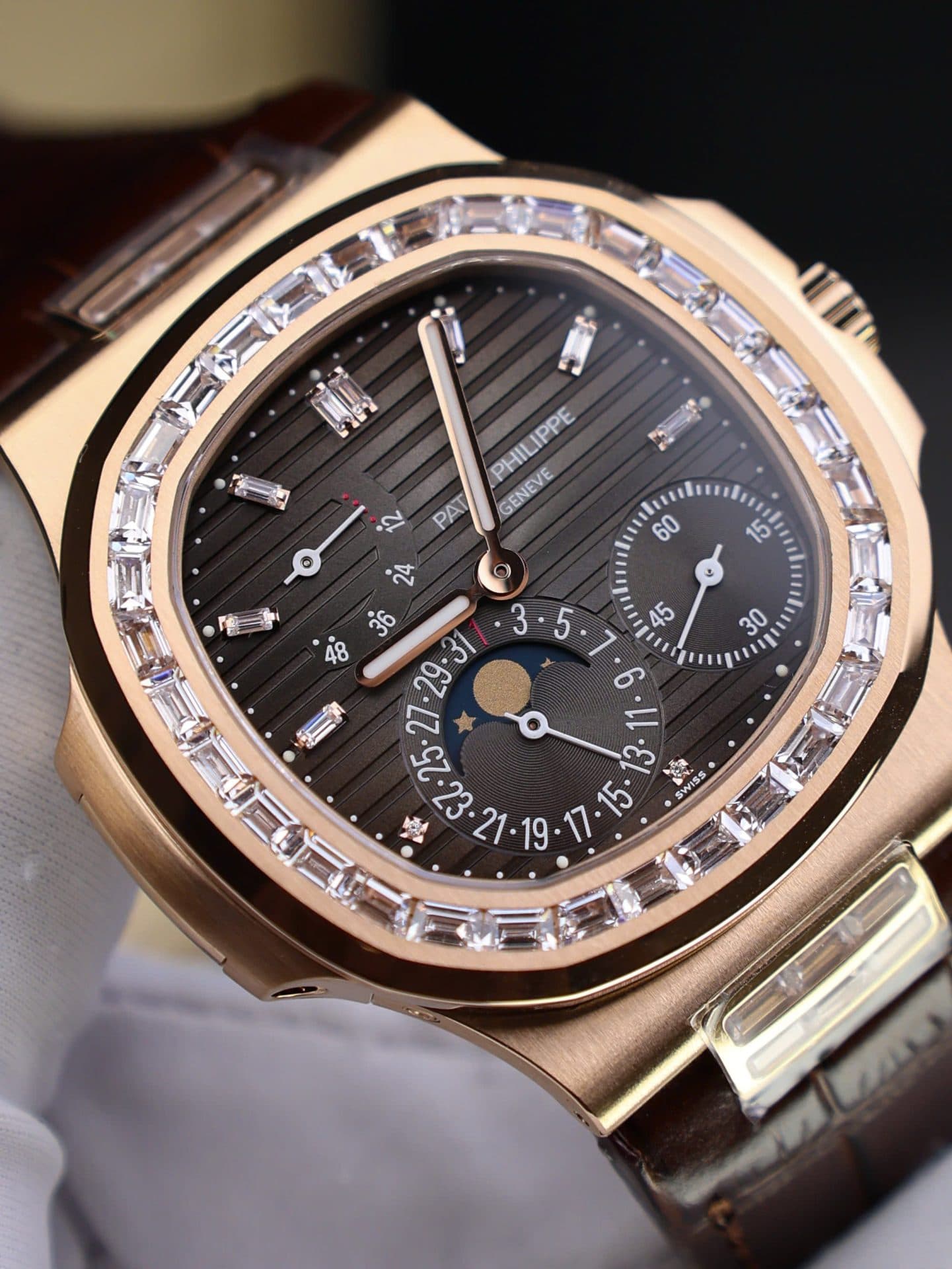 Dong-Ho-Patek-Philippe-Nautilus-5724-Rep-11-Ma-Vang-Hong-Chay-Full-Chuc-Nang-PPF-40mm-5-1
