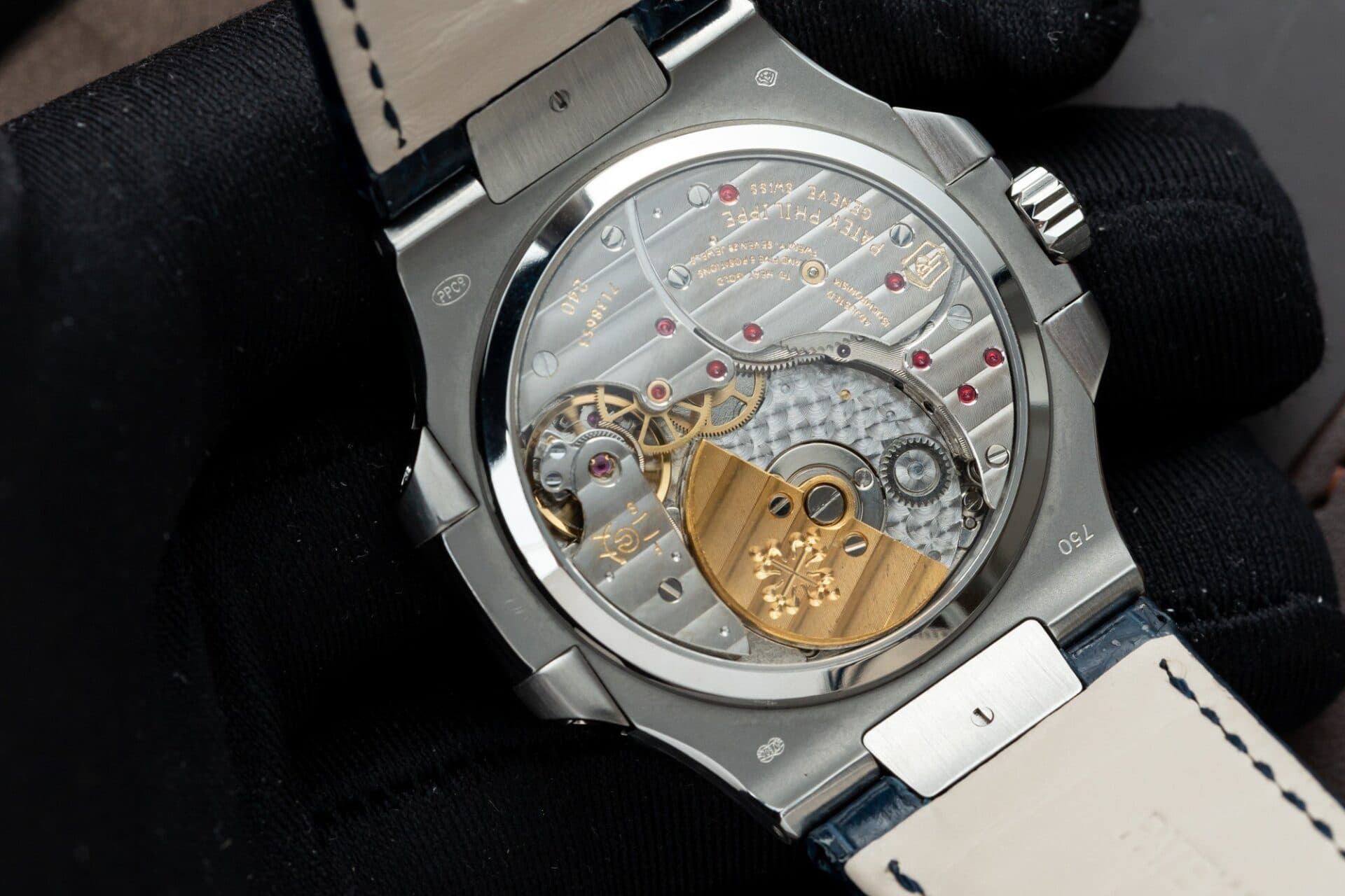 Dong-Ho-Patek-Philippe-Nautilus-5724G-Replica-11-Blue-GRF-40mm-1-1
