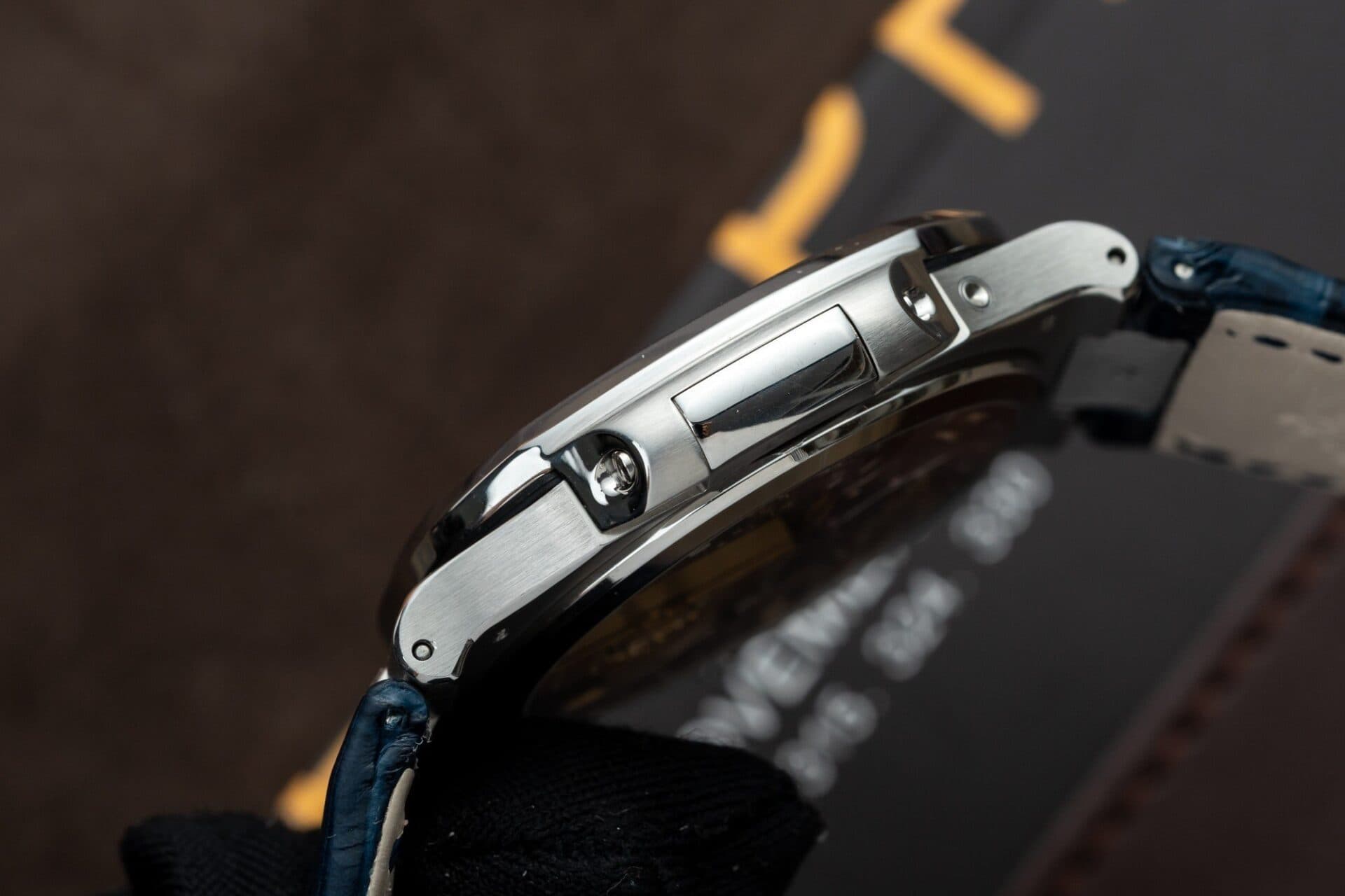 Dong-Ho-Patek-Philippe-Nautilus-5724G-Replica-11-Blue-GRF-40mm-5-1