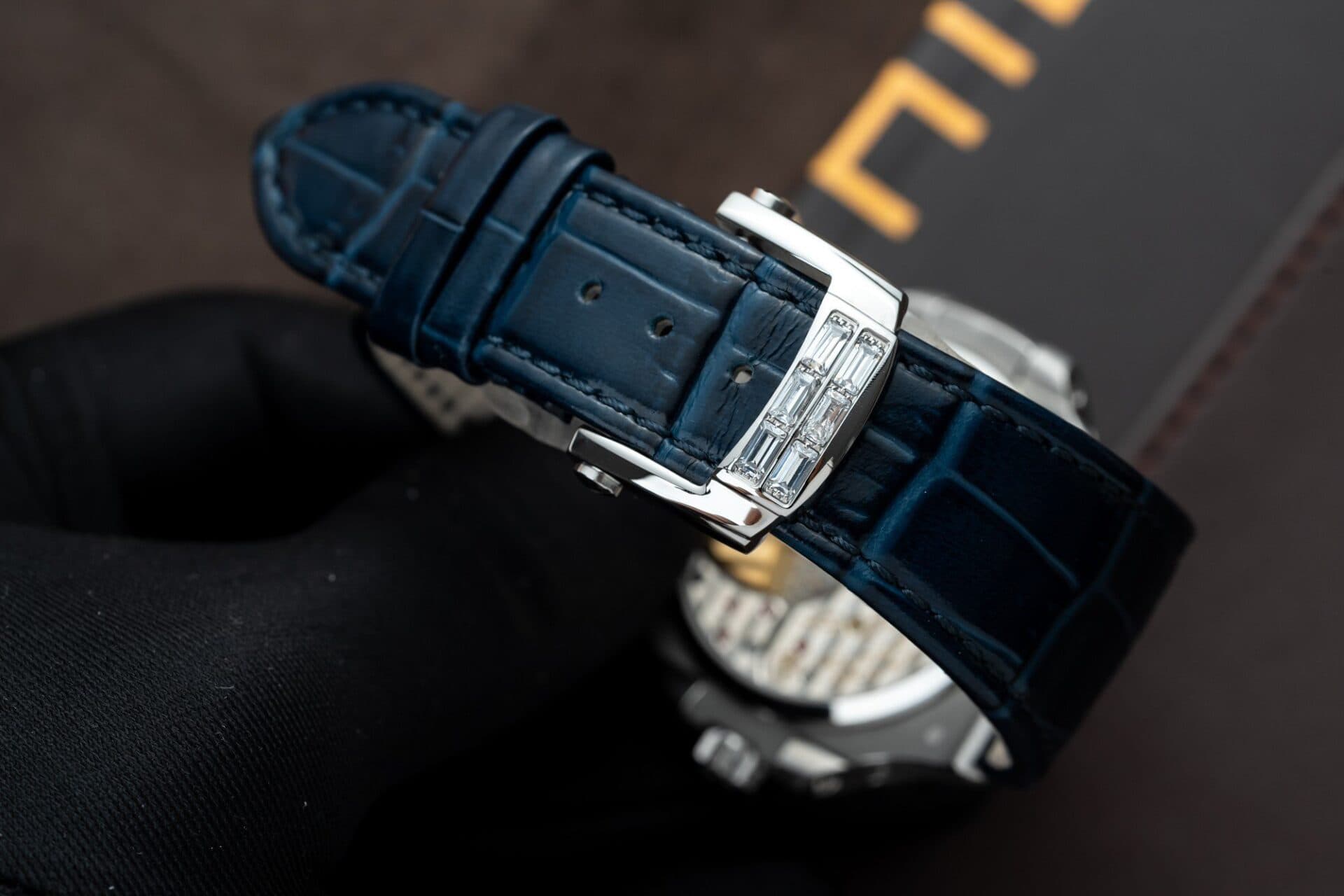 Dong-Ho-Patek-Philippe-Nautilus-5724G-Replica-11-Blue-GRF-40mm-7-1