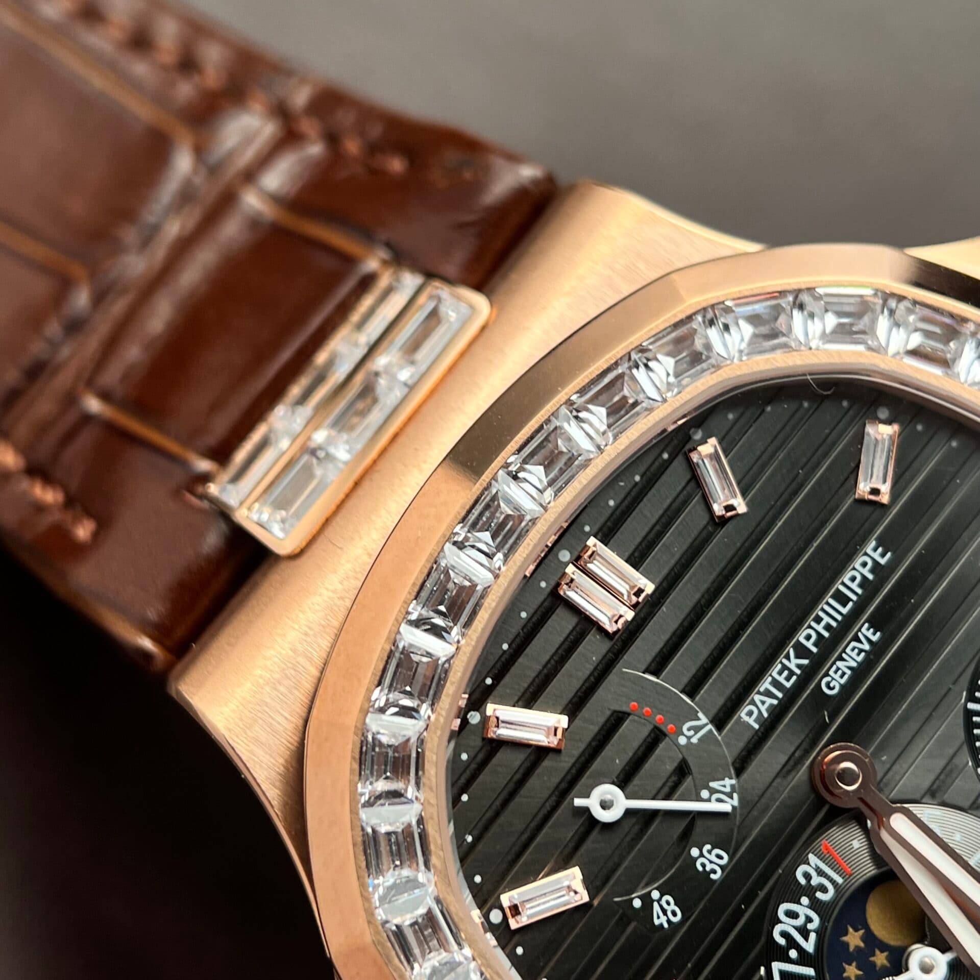 Dong-Ho-Patek-Philippe-Nautilus-5724R-Mat-So-Xam-Nha-May-GR-40mm-6-1