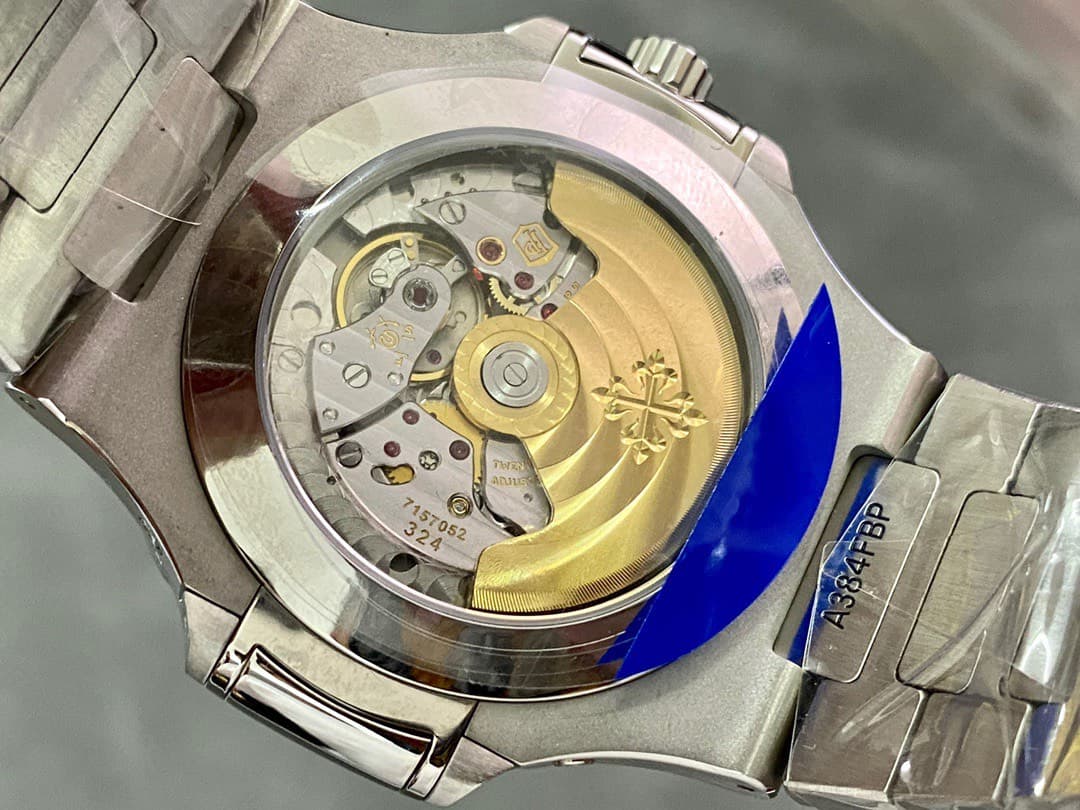 Dong-Ho-Patek-Philippe-Nautilus-5726-Blue-Dial-GR-Factory-4-1