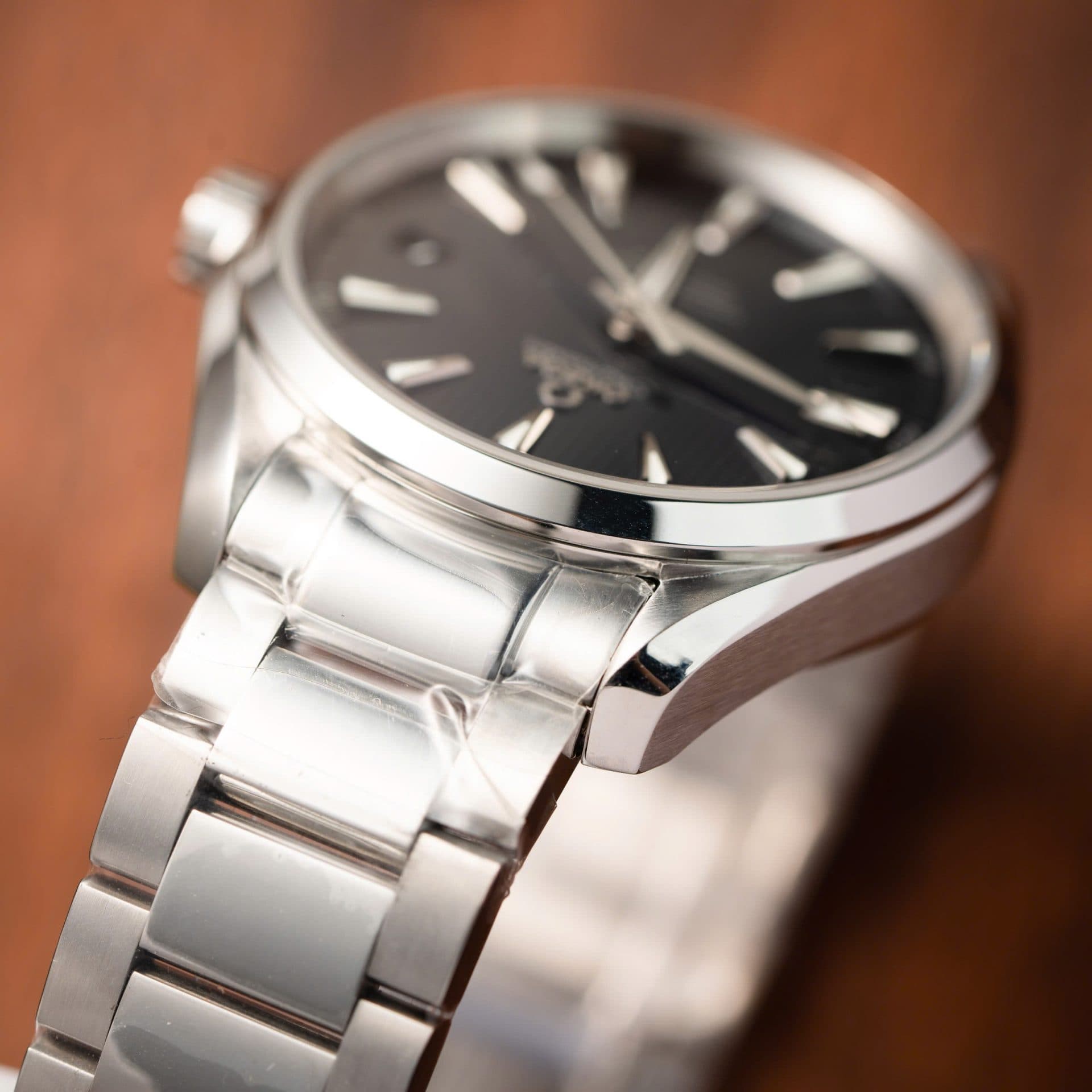 Dong-Ho-Replica-11-Omega-Seamaster-Aqua-Terra-Mat-Den-Nha-May-VS-41mm-2-1