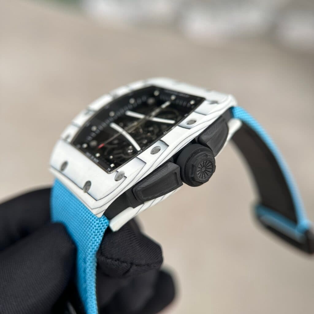 Dong-Ho-Richard-Mille-Che-Tac-RM61-01-Ultimate-Edition-Tourbillon-Carbon-3-1