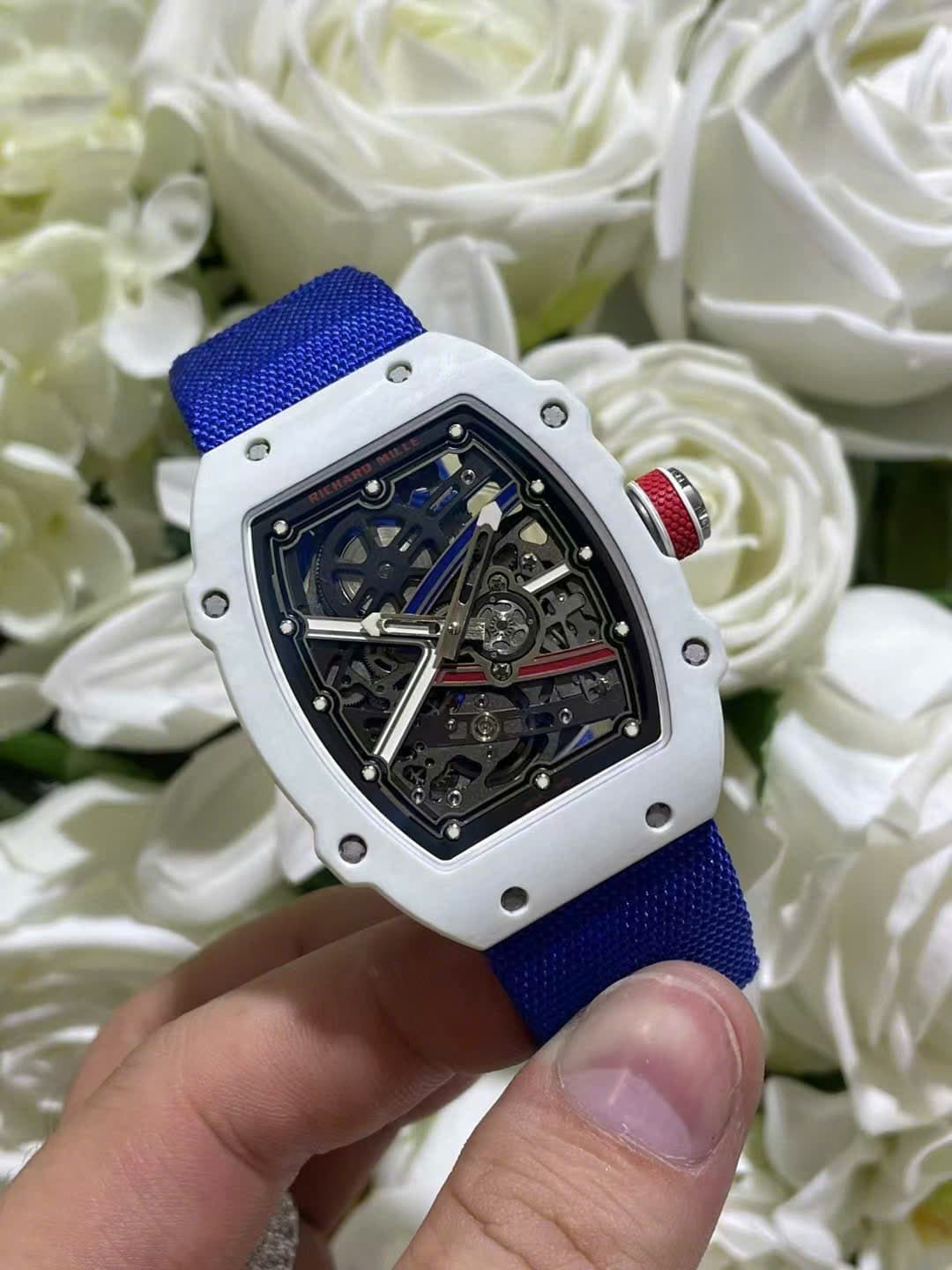 Dong-Ho-Richard-Mille-Che-Tac-RM67-02-Vo-Carbon-Mau-Trang-Sieu-Nhe-Trong-Luong-37-Grams-38.7Γ47-1-1