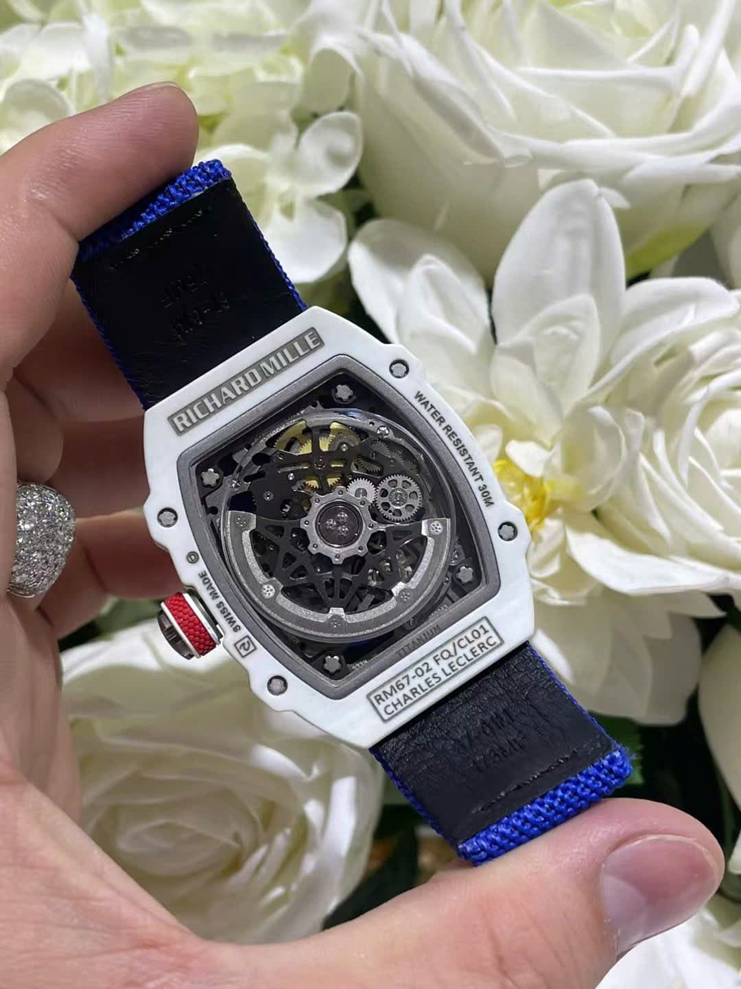 Dong-Ho-Richard-Mille-Che-Tac-RM67-02-Vo-Carbon-Mau-Trang-Sieu-Nhe-Trong-Luong-37-Grams-38.7Γ47-2-1