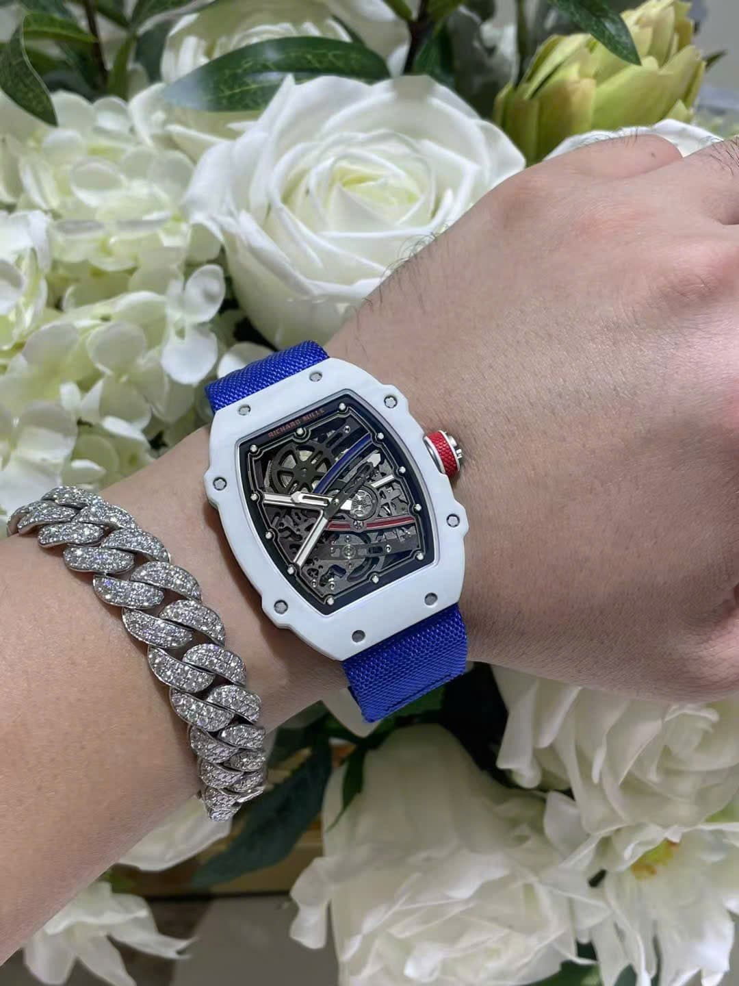 Dong-Ho-Richard-Mille-Che-Tac-RM67-02-Vo-Carbon-Mau-Trang-Sieu-Nhe-Trong-Luong-37-Grams-38.7Γ47-3-1