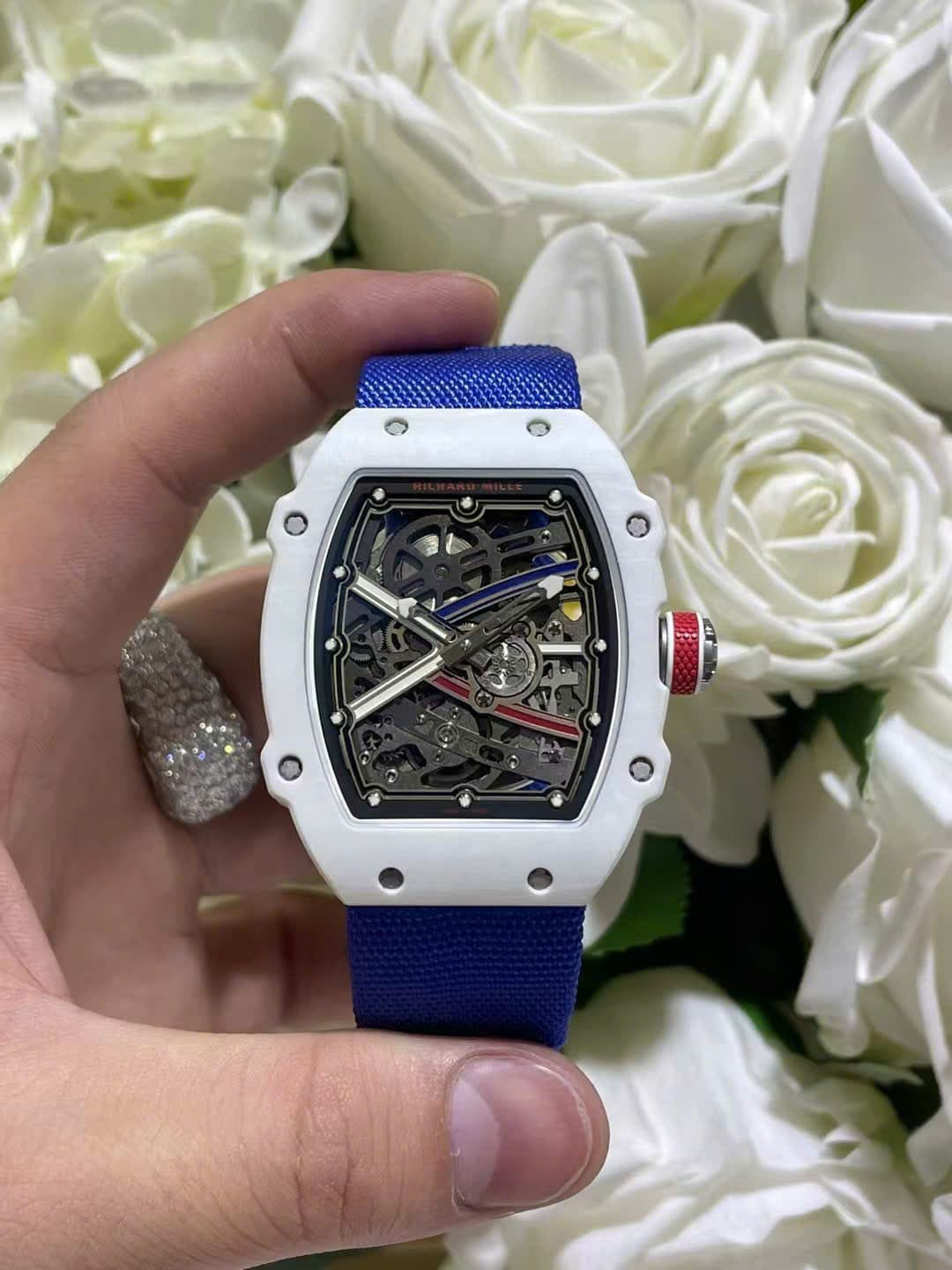 Dong-Ho-Richard-Mille-Che-Tac-RM67-02-Vo-Carbon-Mau-Trang-Sieu-Nhe-Trong-Luong-37-Grams-38.7Γ47-9-1