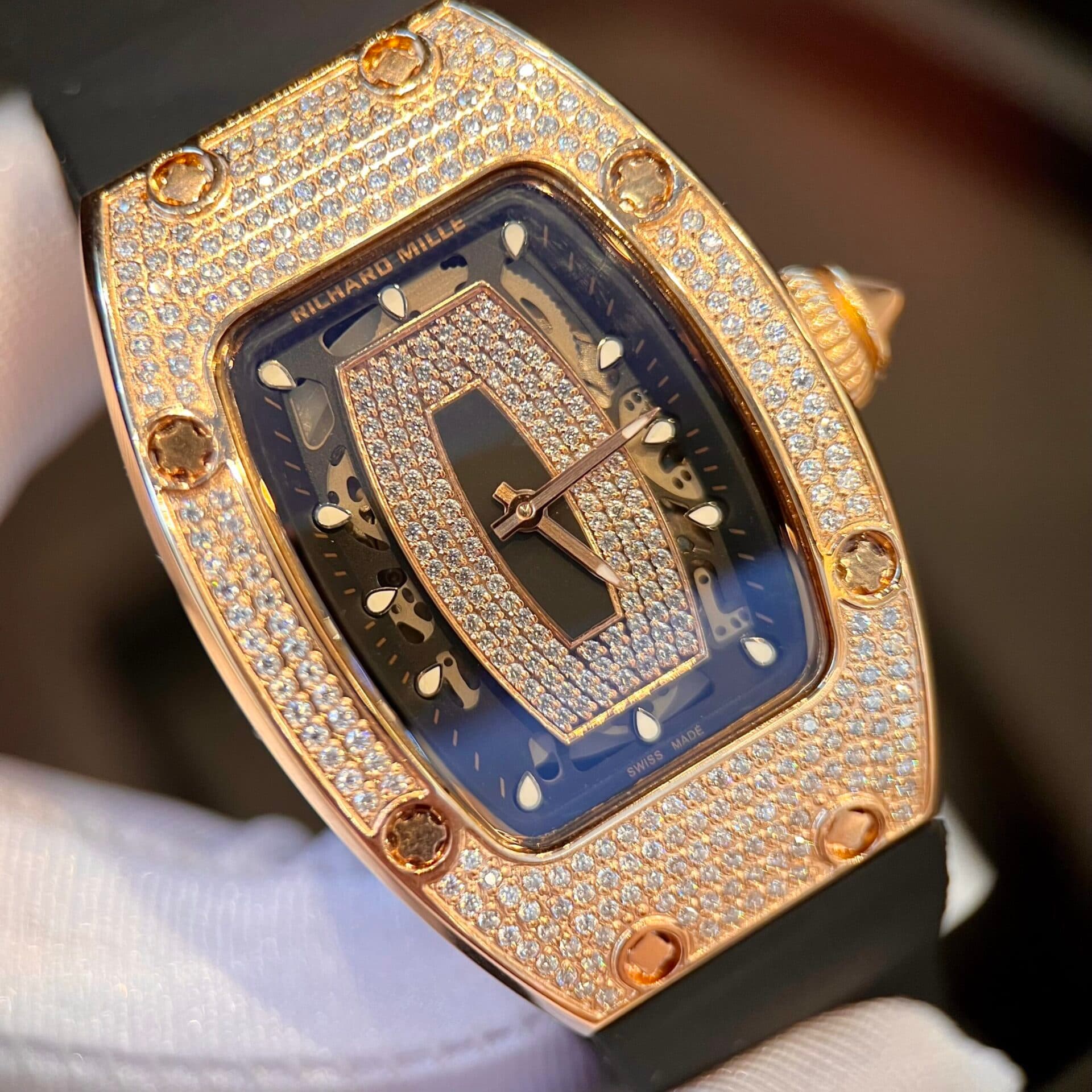 Dong-Ho-Richard-Mille-RM007-Boc-Vang-Dinh-Kim-Cuong-Moissanite-36mm-3-scaled-1
