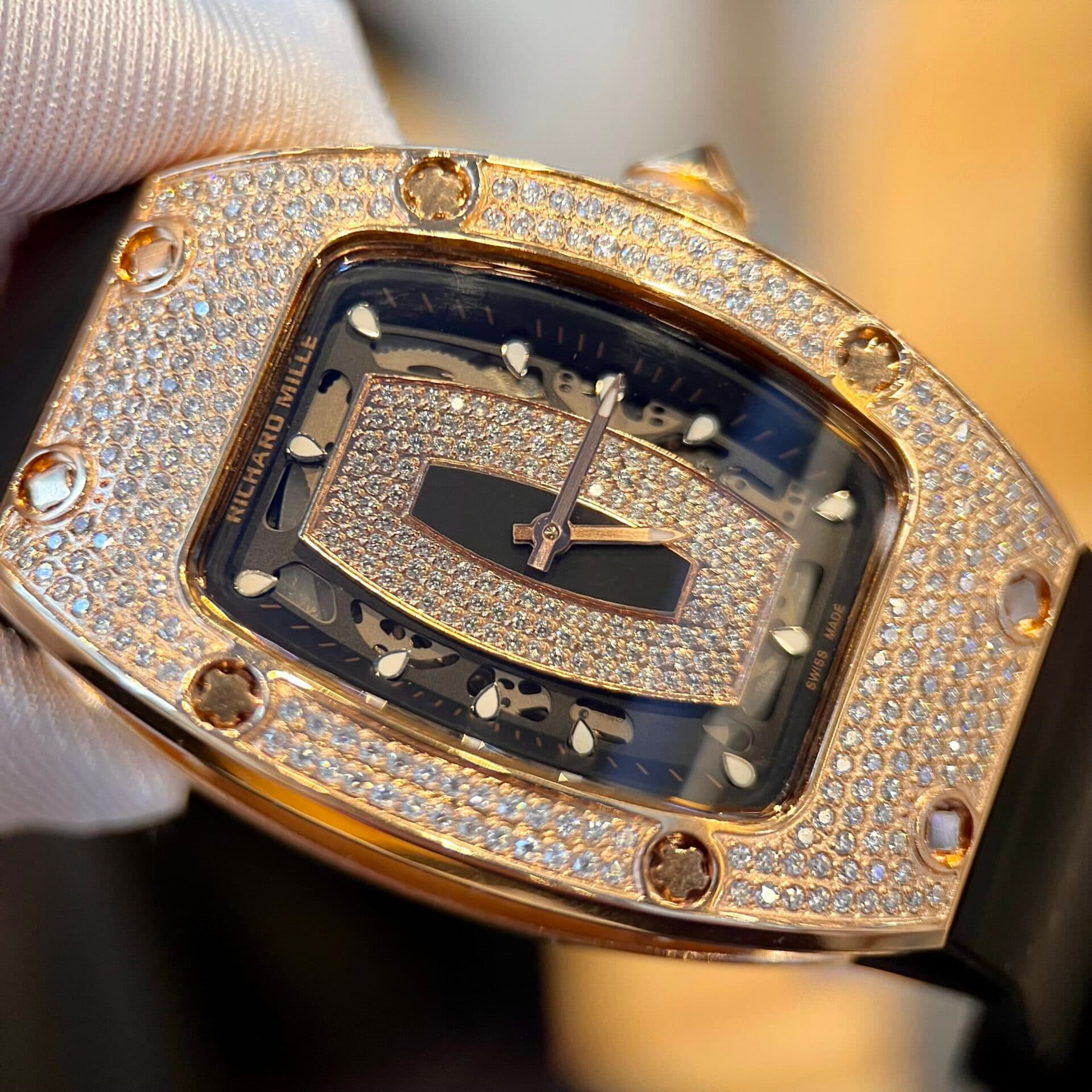 Dong-Ho-Richard-Mille-RM007-Boc-Vang-Dinh-Kim-Cuong-Moissanite-36mm-4-scaled-1