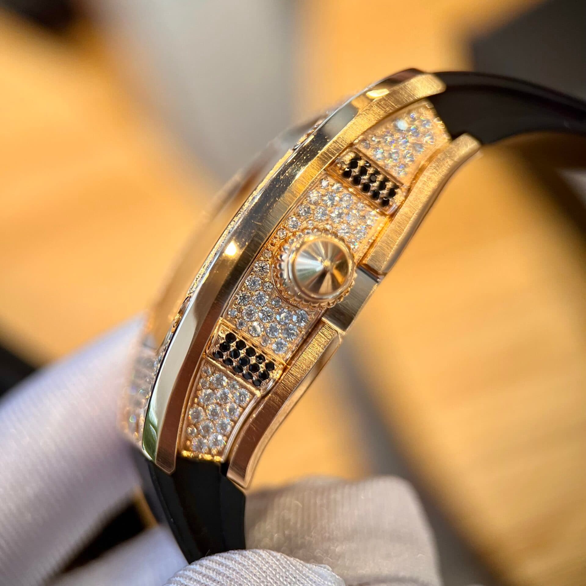 Dong-Ho-Richard-Mille-RM007-Boc-Vang-Dinh-Kim-Cuong-Moissanite-36mm-5-scaled-1