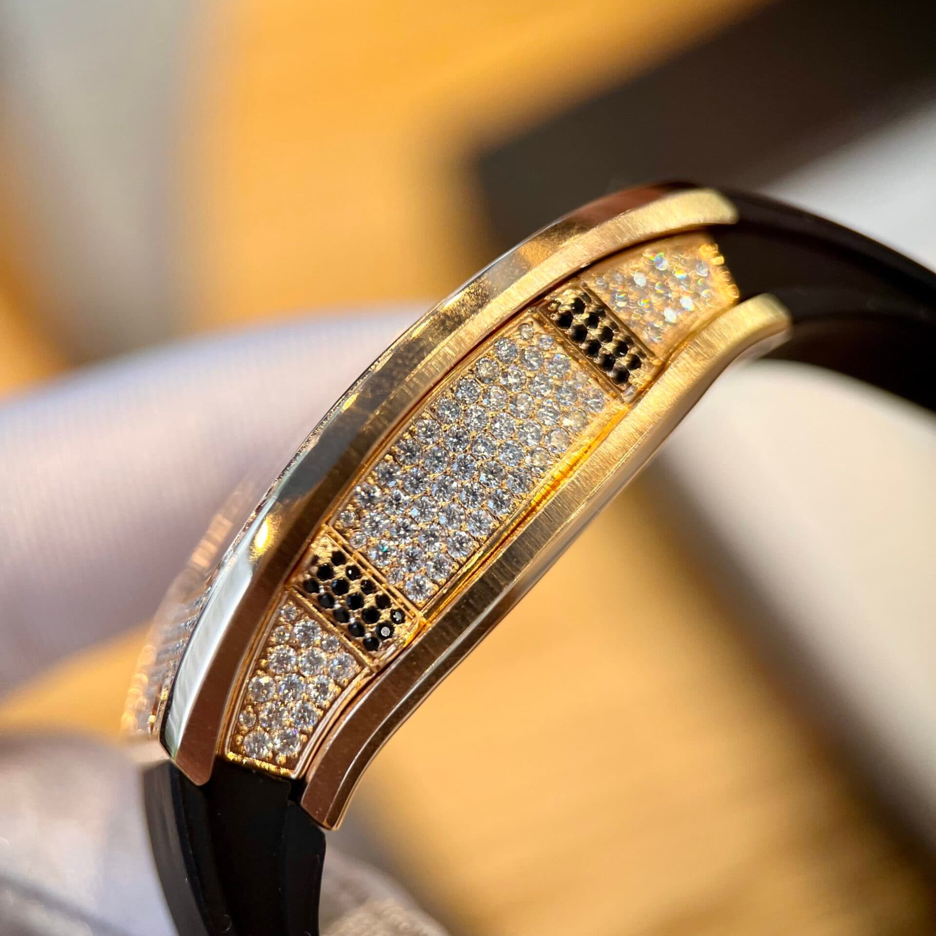 Dong-Ho-Richard-Mille-RM007-Boc-Vang-Dinh-Kim-Cuong-Moissanite-36mm-6-scaled-1