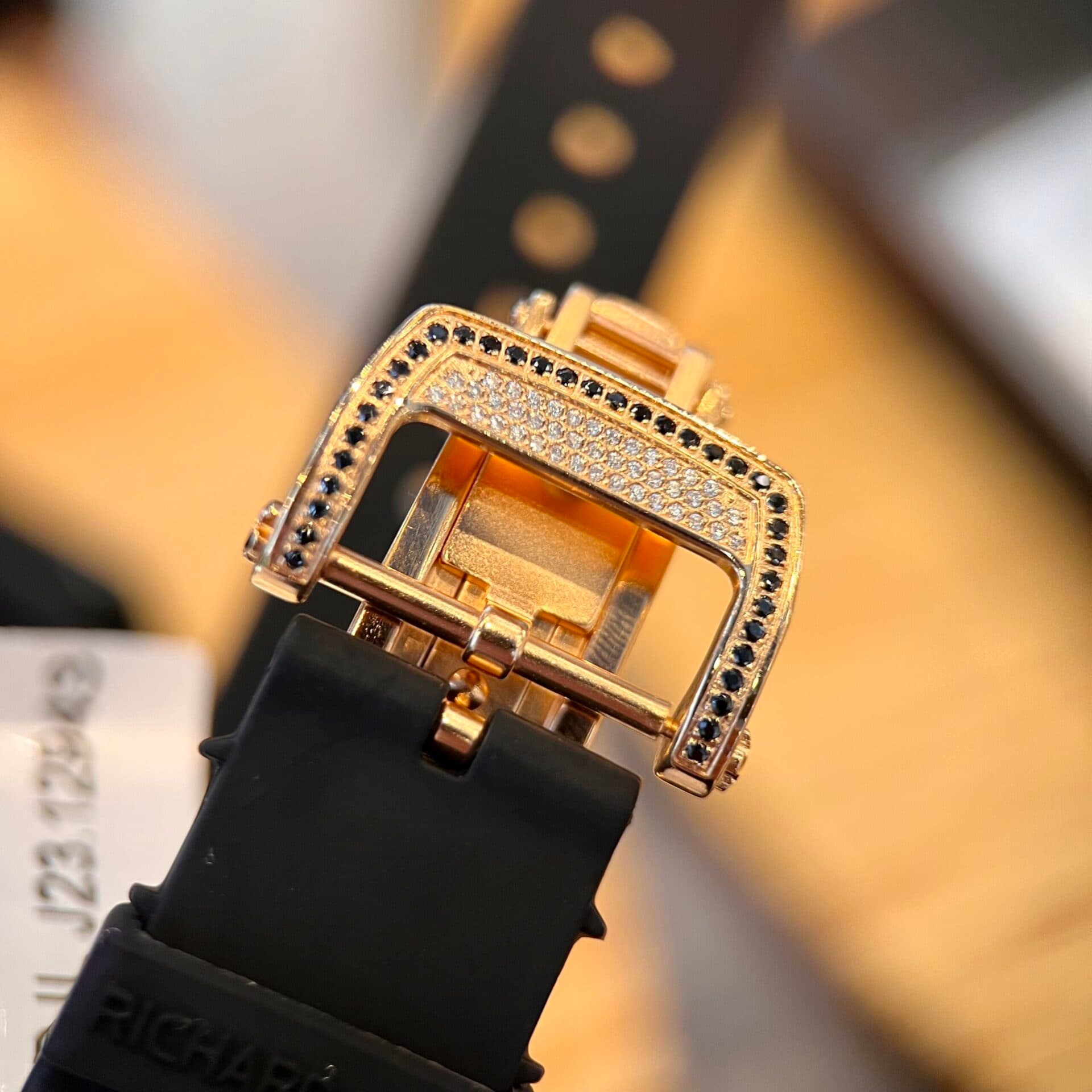 Dong-Ho-Richard-Mille-RM007-Boc-Vang-Dinh-Kim-Cuong-Moissanite-36mm-7-scaled-1