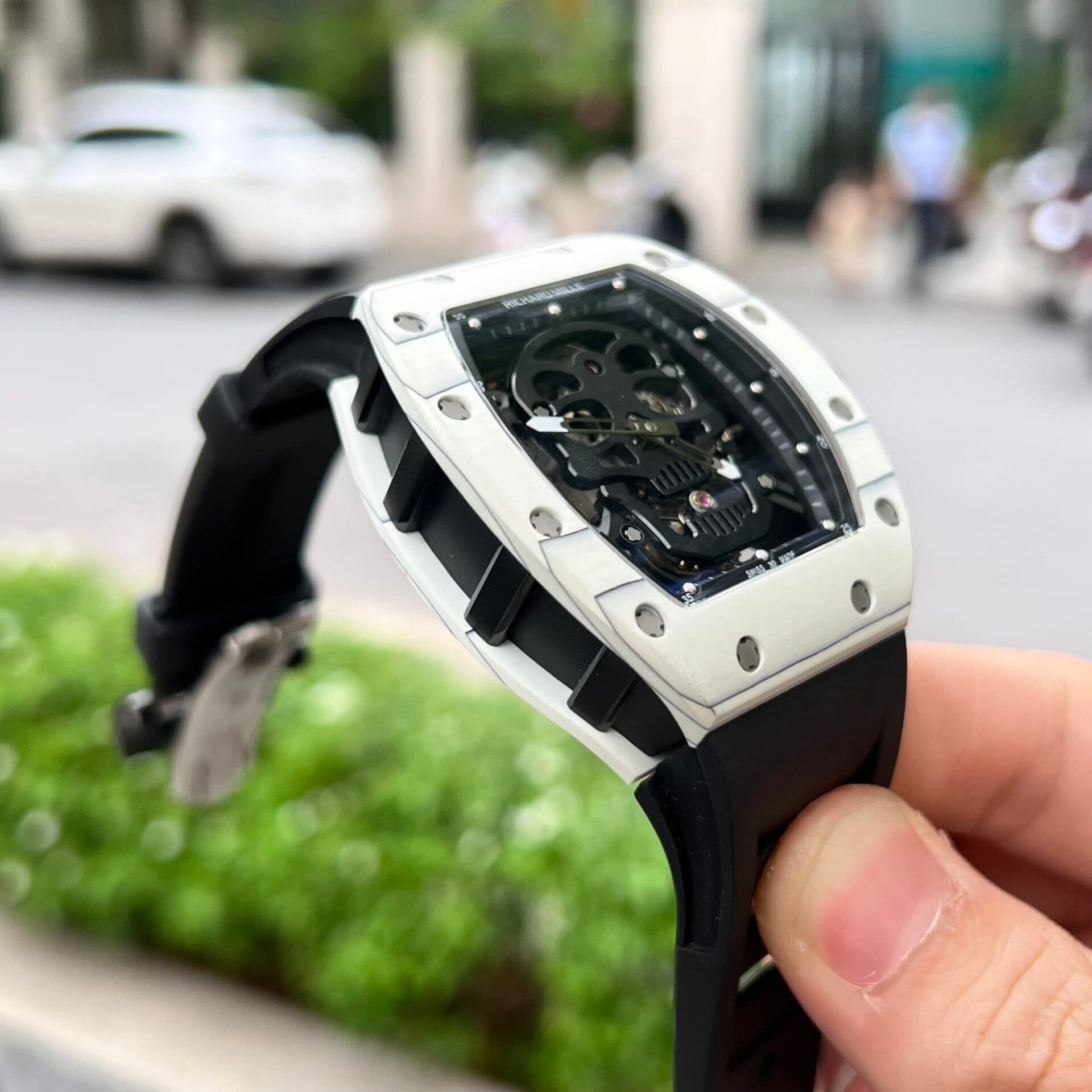 Dong-Ho-Richard-Mille-RM052-Tourbillon-Skull-Carbon-Rep-11-EUR-43mm-3-scaled-1