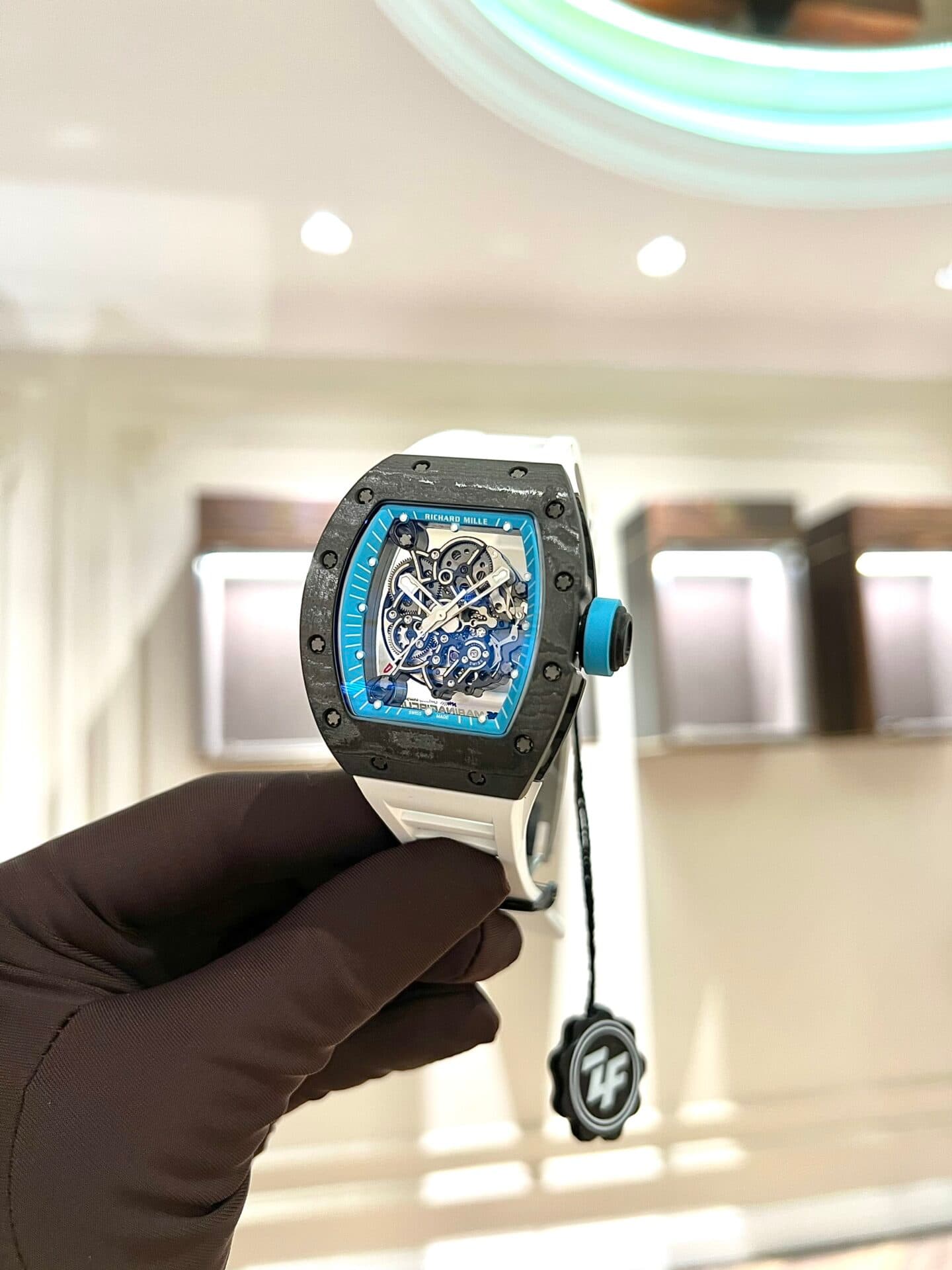 Dong-Ho-Richard-Mille-RM055-Full-Carbon-Replica-11-Mau-Trang-45mm-2-1