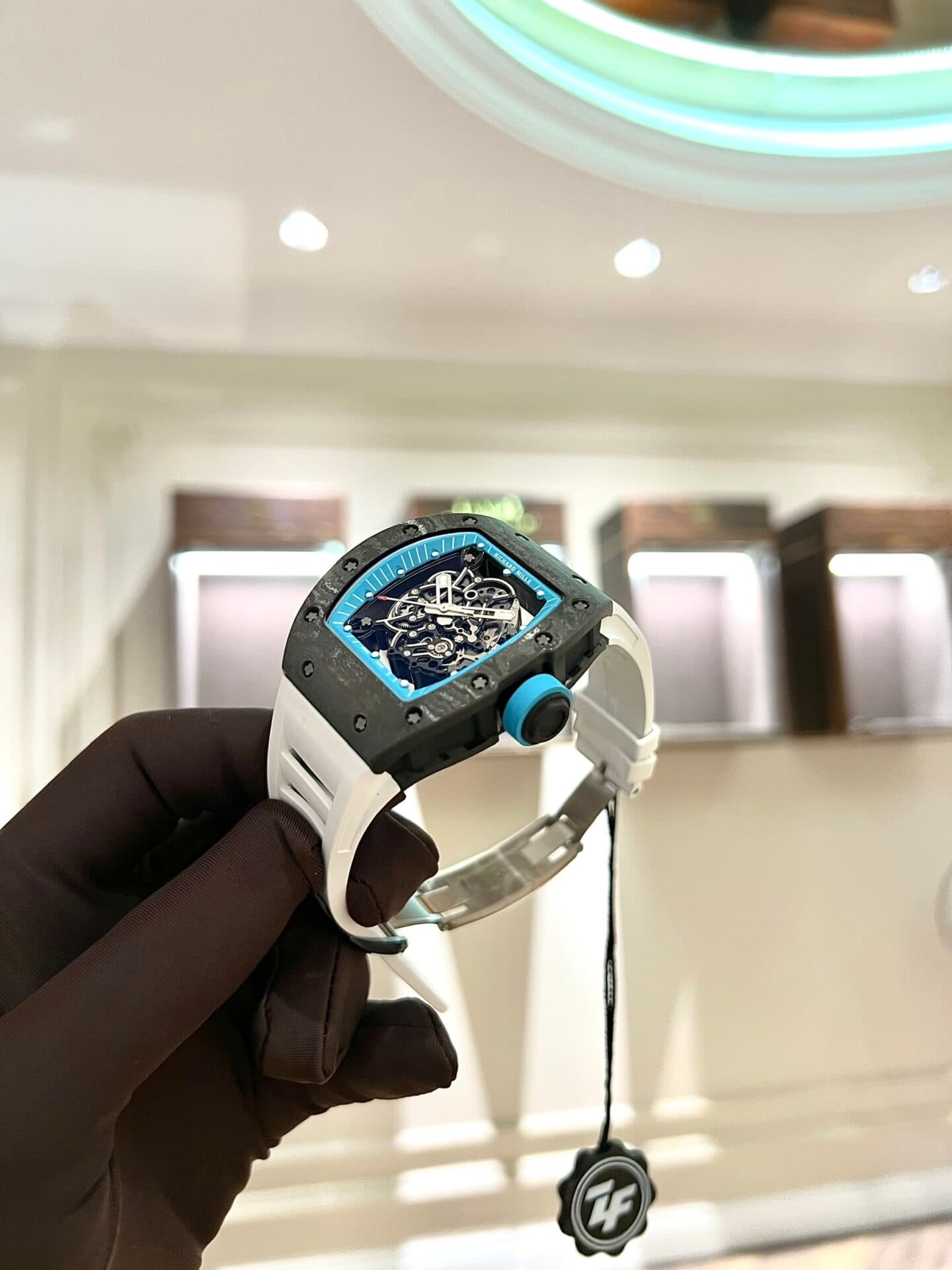 Dong-Ho-Richard-Mille-RM055-Full-Carbon-Replica-11-Mau-Trang-45mm-3-1
