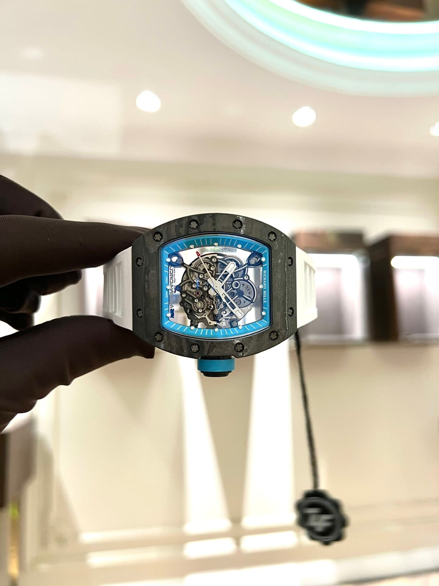 Dong-Ho-Richard-Mille-RM055-Full-Carbon-Replica-11-Mau-Trang-45mm-4-1