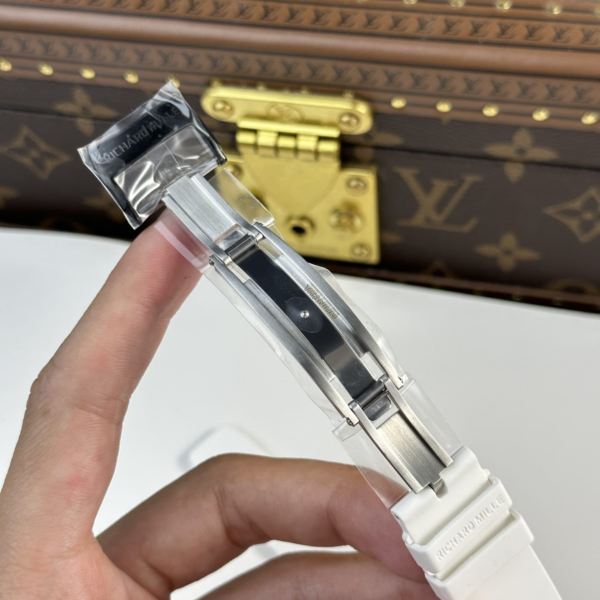 Dong-Ho-Richard-Mille-RM055-Gom-Den-Bubba-Watson-Nha-May-BBR-2024-45mm-3-1