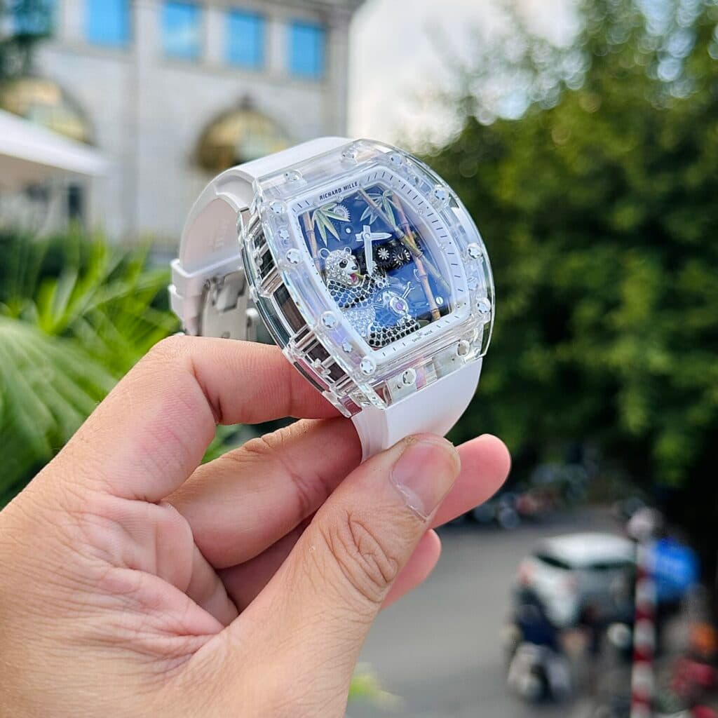 Dong-Ho-Richard-Mille-RM26-01-Tourbillon-Sapphire-Gau-Truc-43mm-2-1