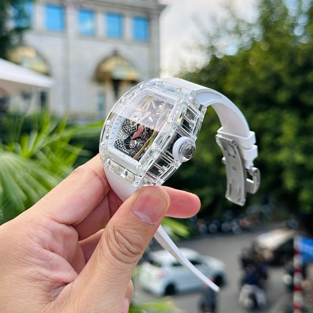 Dong-Ho-Richard-Mille-RM26-01-Tourbillon-Sapphire-Gau-Truc-43mm-4-1