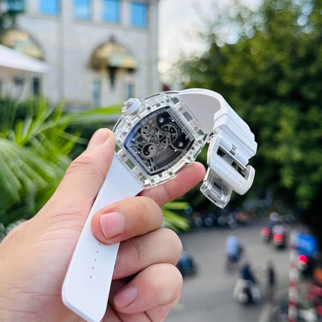 Dong-Ho-Richard-Mille-RM26-01-Tourbillon-Sapphire-Gau-Truc-43mm-5-1