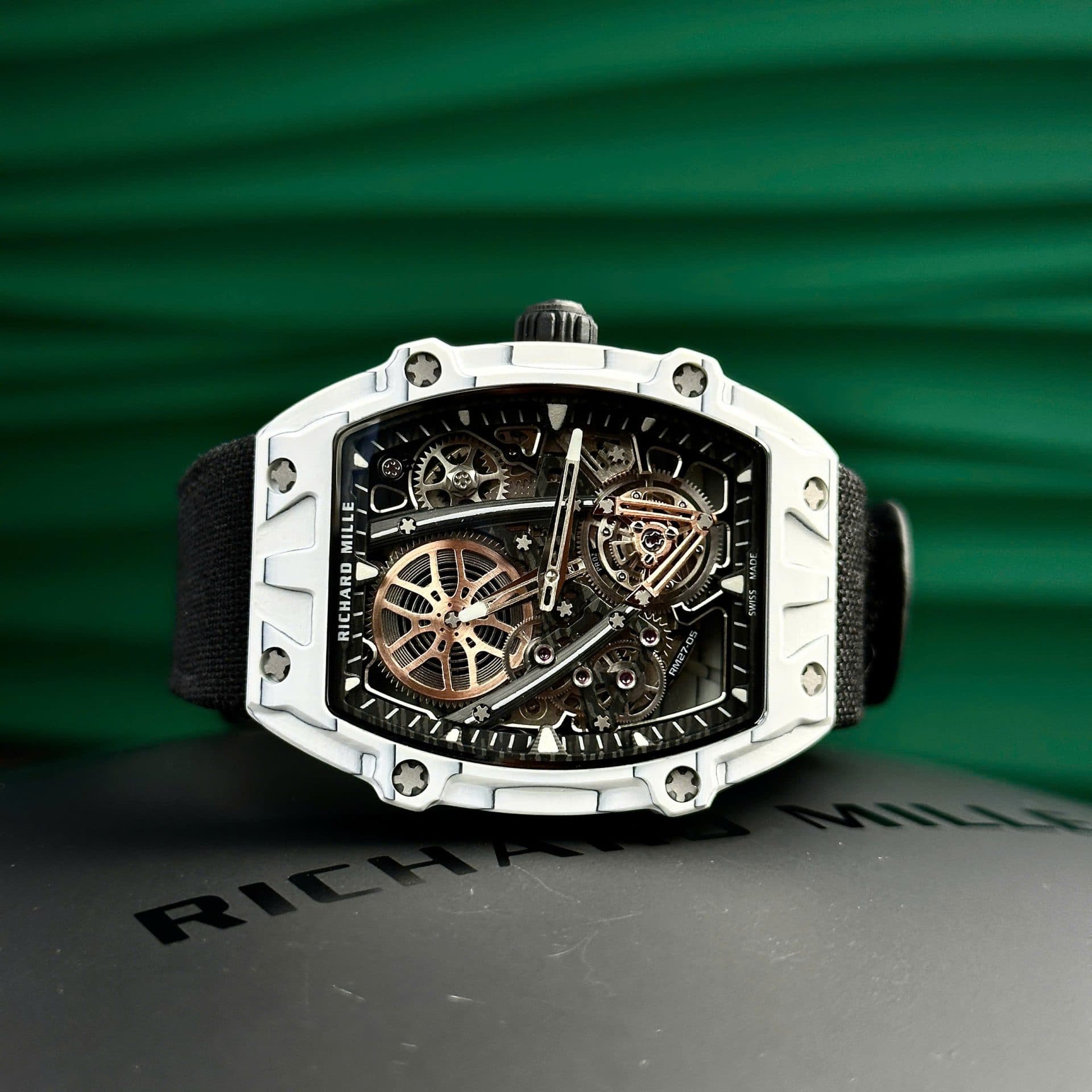 Dong-Ho-Richard-Mille-RM27-05-Rafael-Nadal-Replica-11-Vo-Carbon-Mau-Trang-37.25Γ47-4-1
