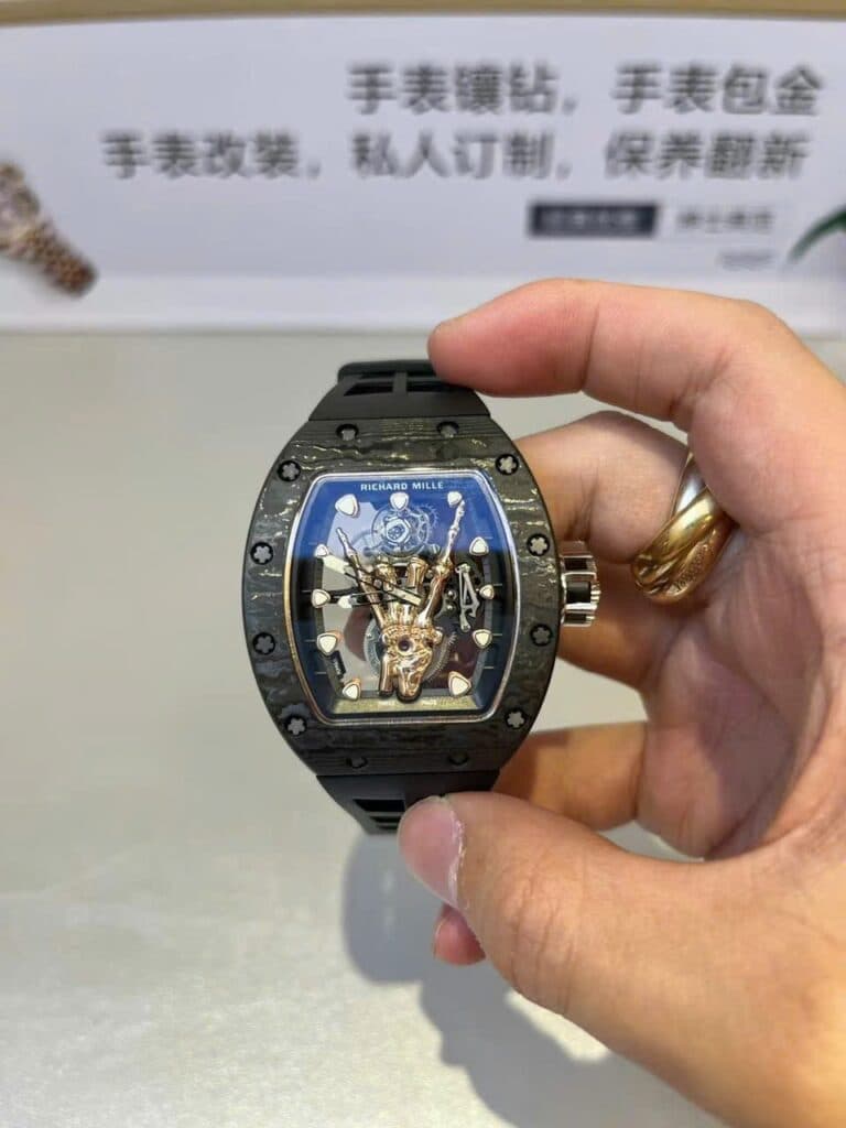 Dong-Ho-Richard-Mille-RM66-Che-Tac-Tourbillon-Carbon-Vang-18K-42-3-1